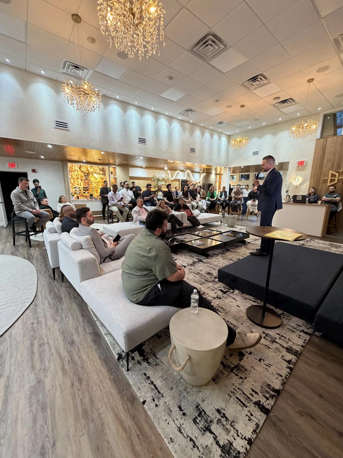 Experiência presencial em lounge de alto padrão nos Estados Unidos