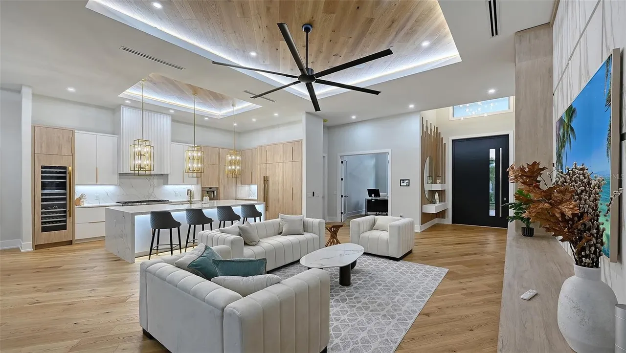 413 Island Cir photo 3
