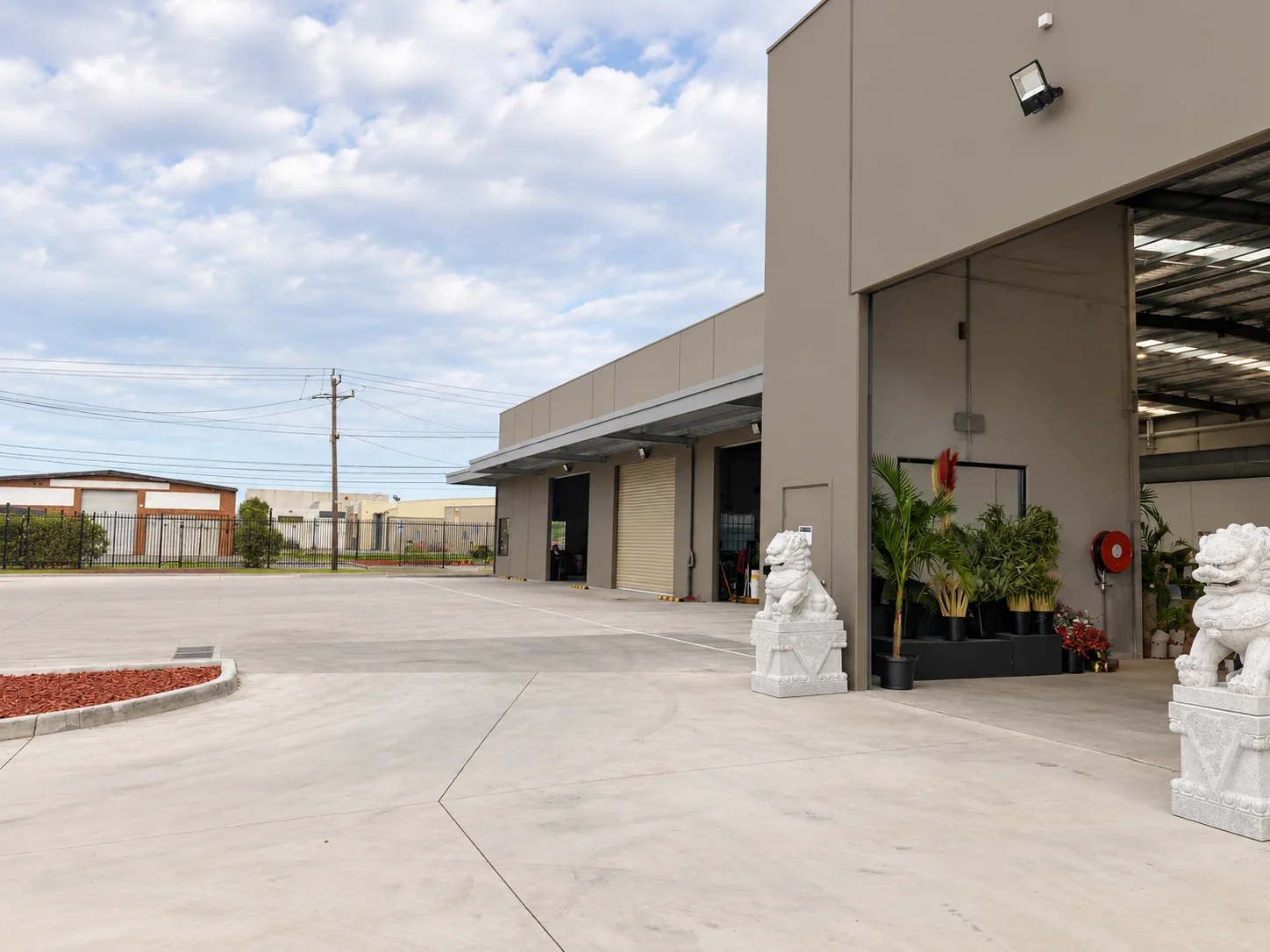 UC Build Chadstone commercial building exterior and access area