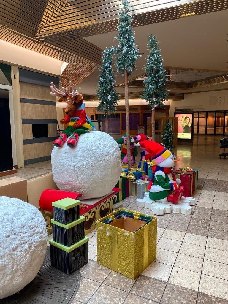 Commercial mall holiday display