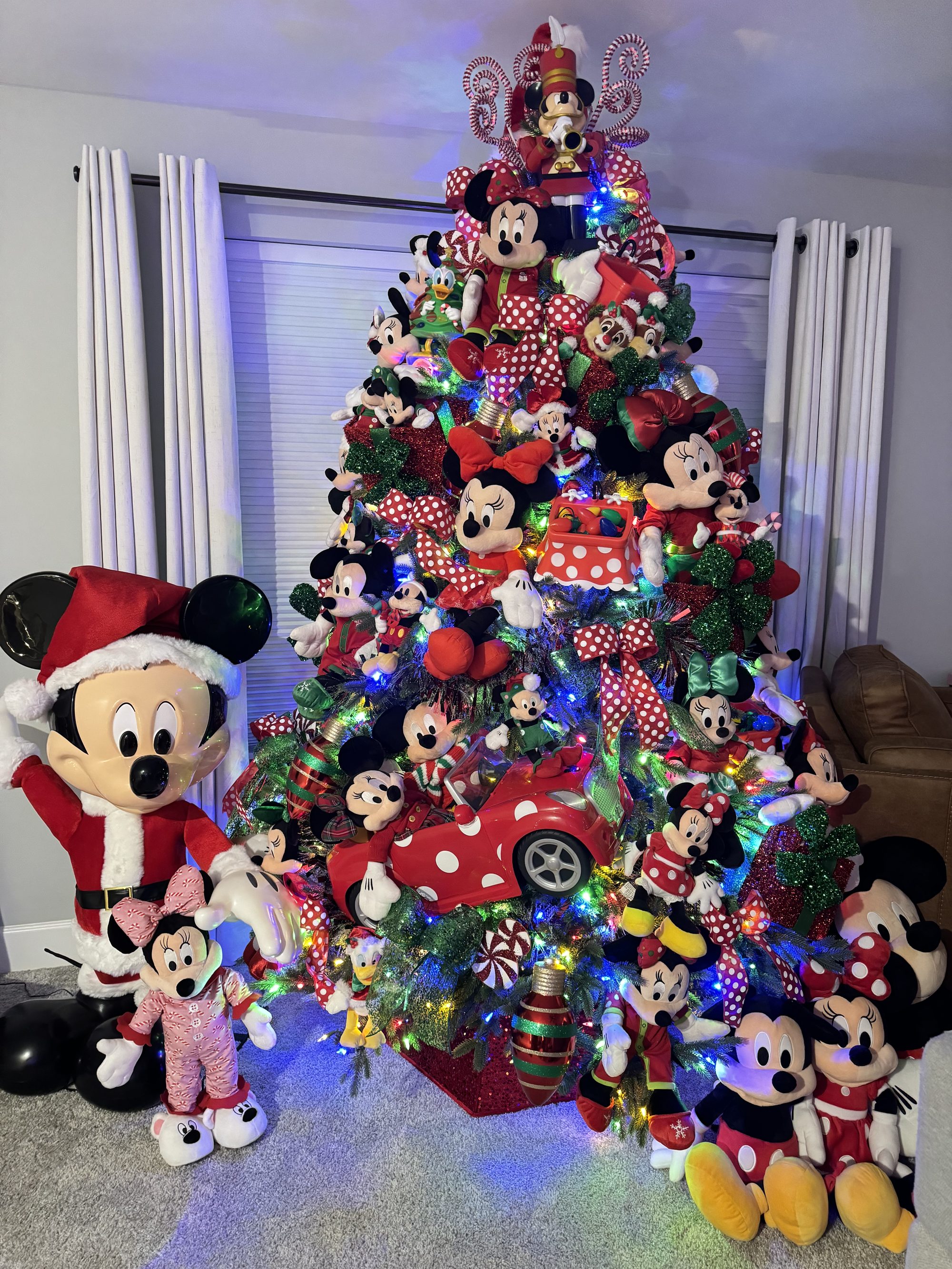 Custom decorated commercial holiday tree