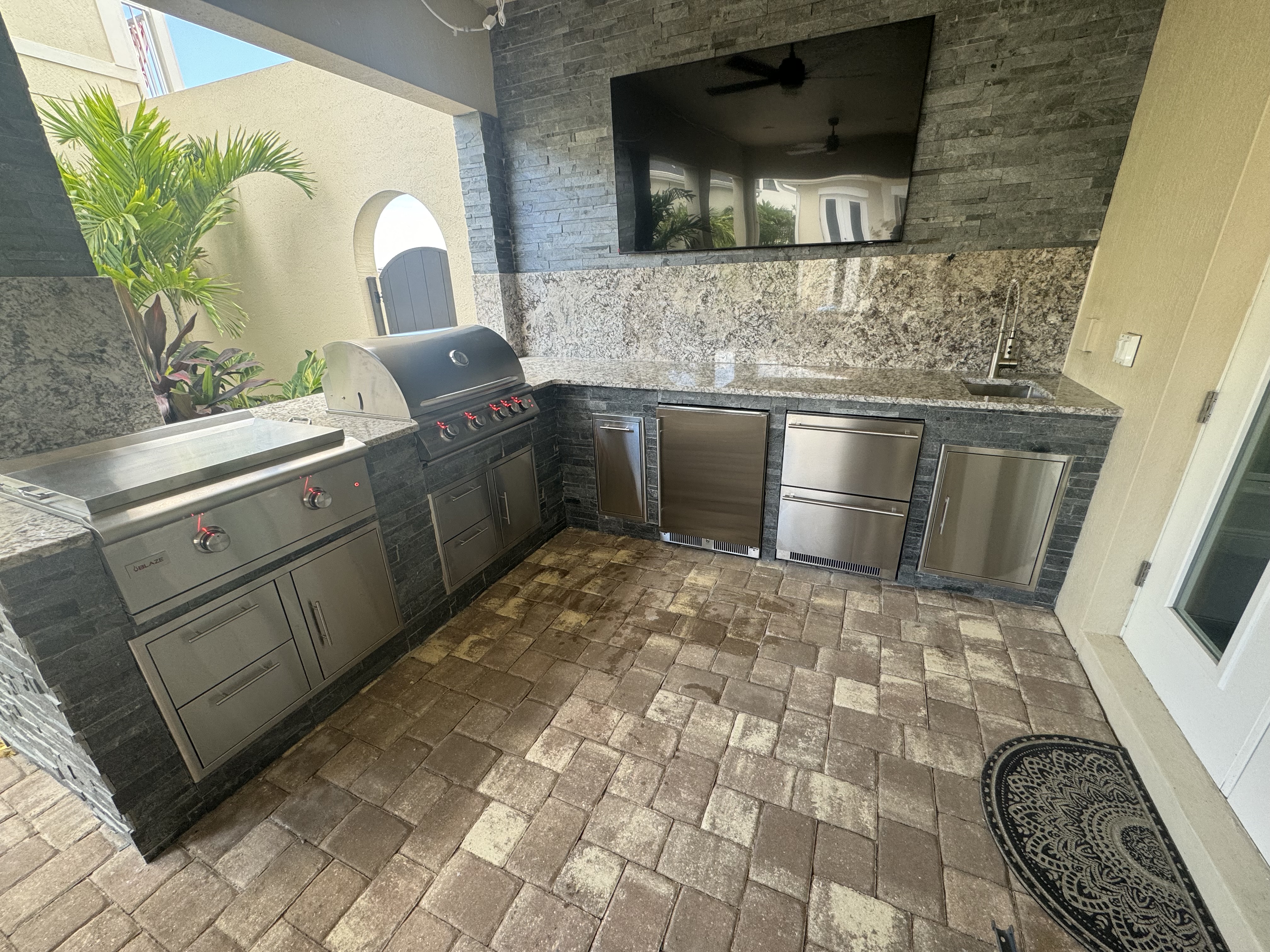 outdoor kitchen