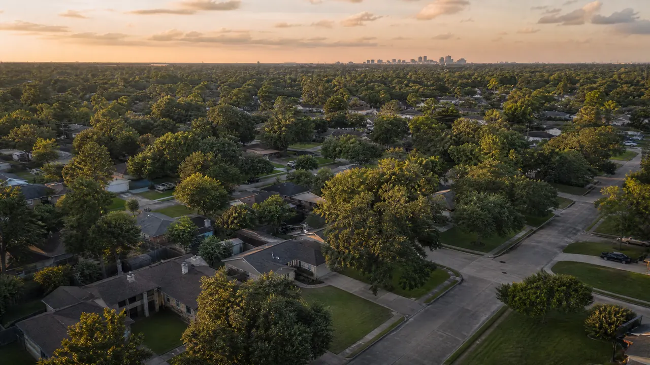 A broad view of a leafy Houston-area neighborhood