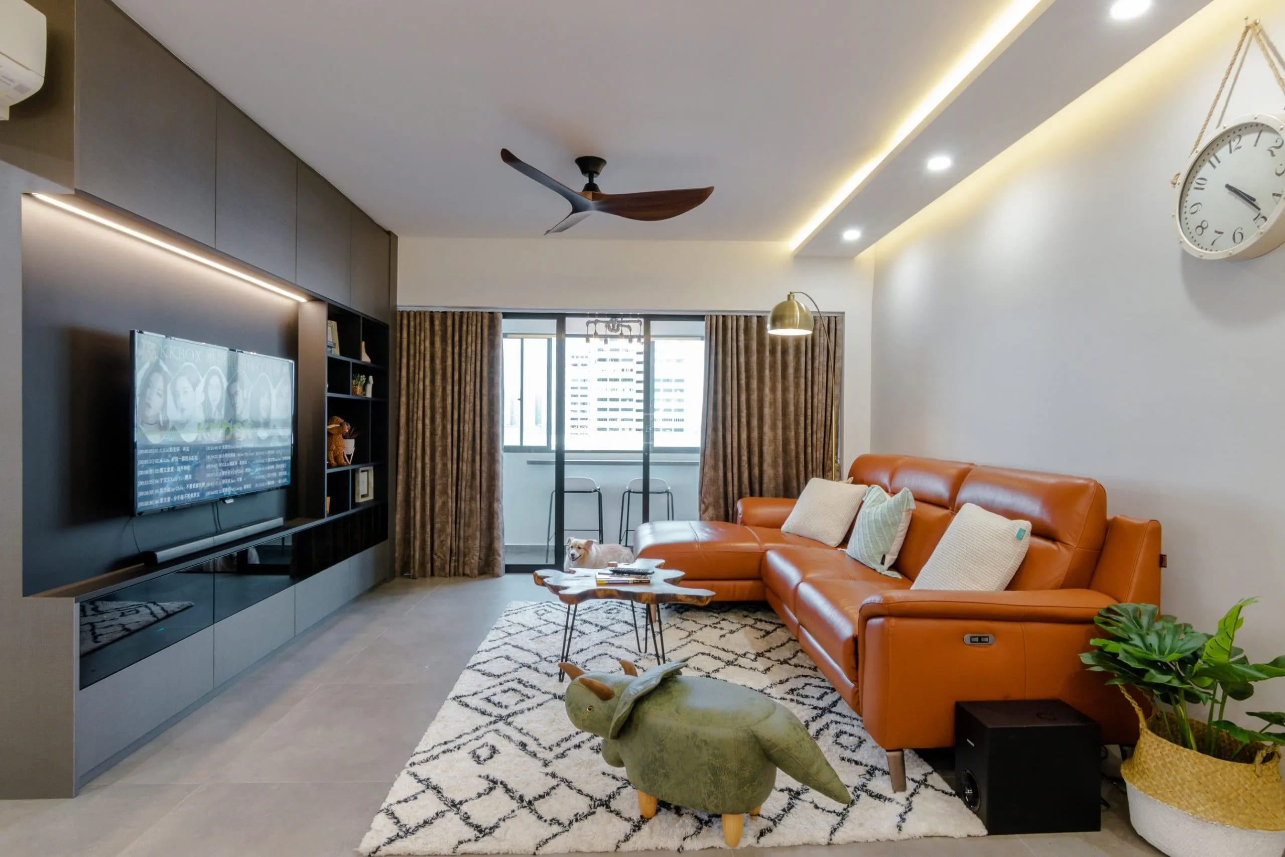 {{ custom_values.service_1 }} in {{custom_values.biz_area_1})