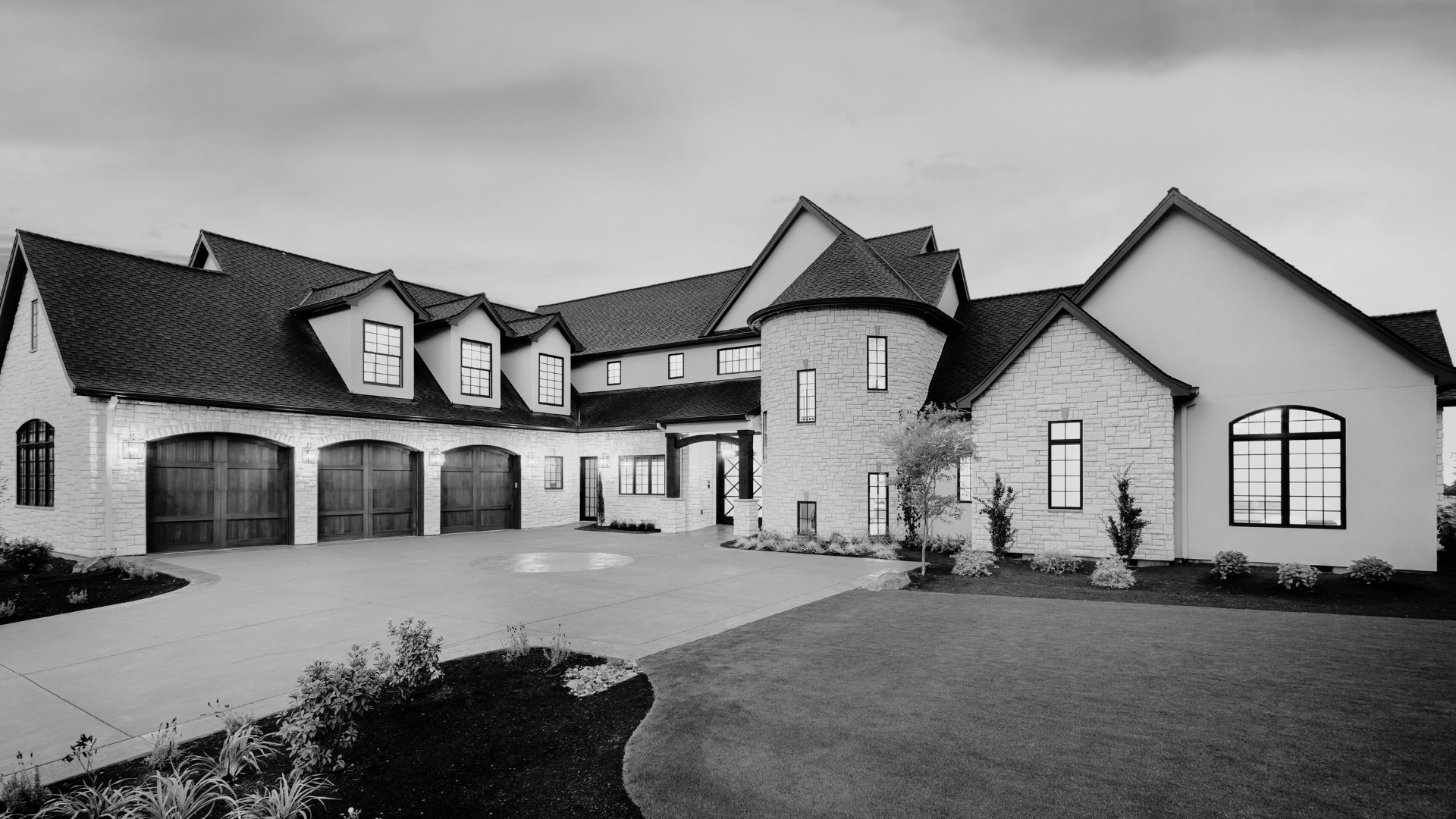 {{ custom_values.service_1 }} in {{custom_values.biz_area_1})