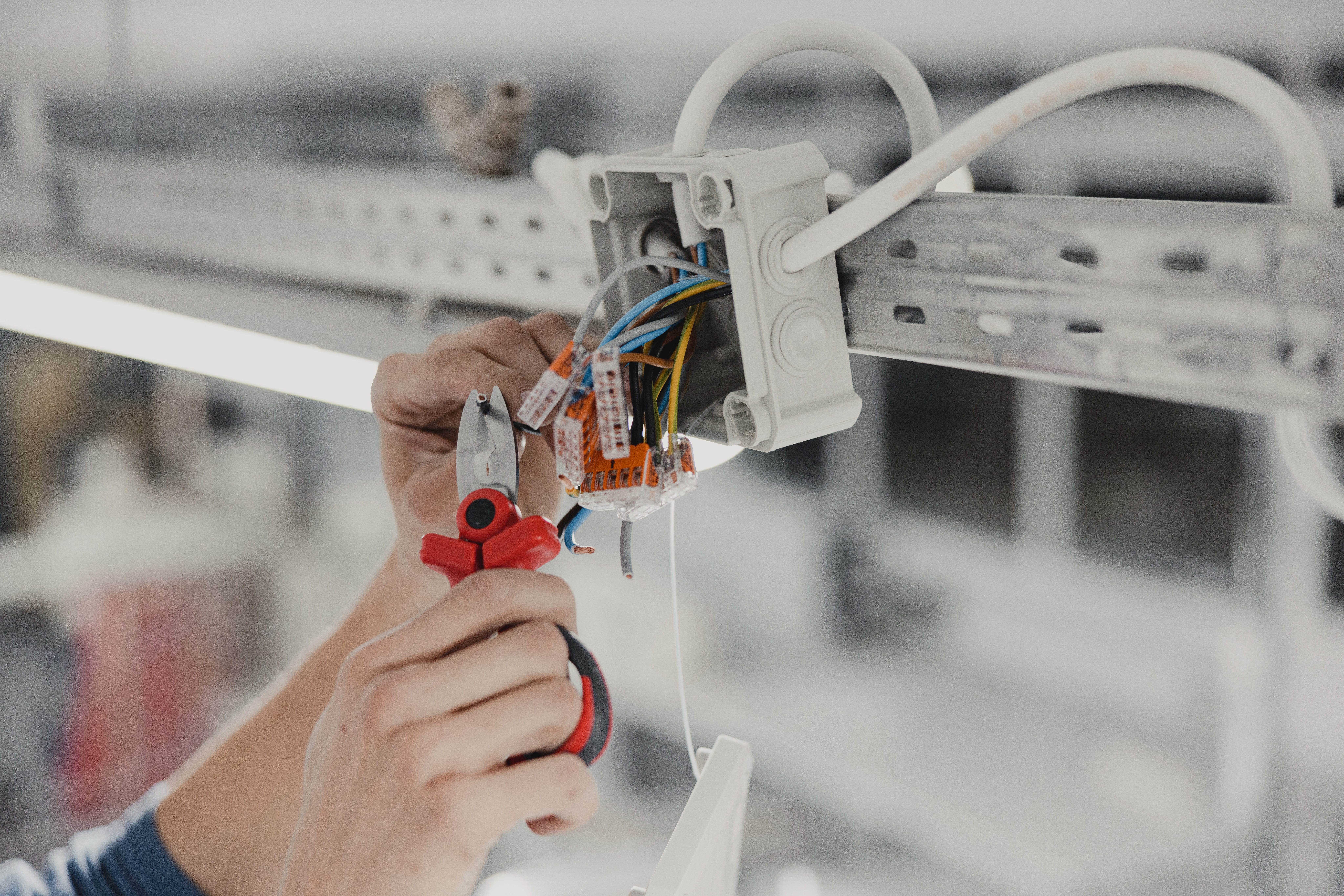 Fault Finding and repair on commerical electrics