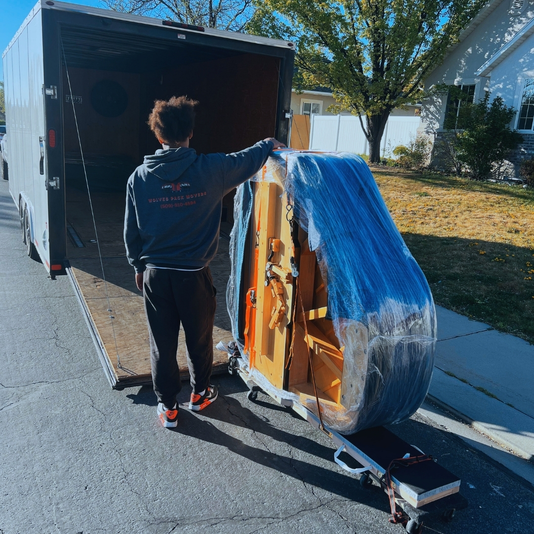 Heavy items piano pool table moving