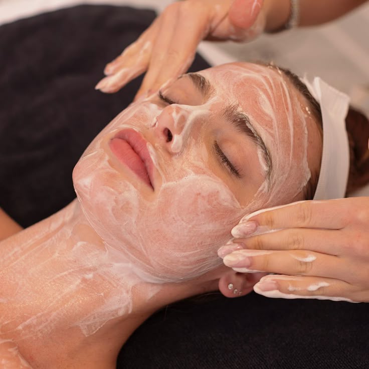 facial vs dermaplaning facial vs dermaplaning