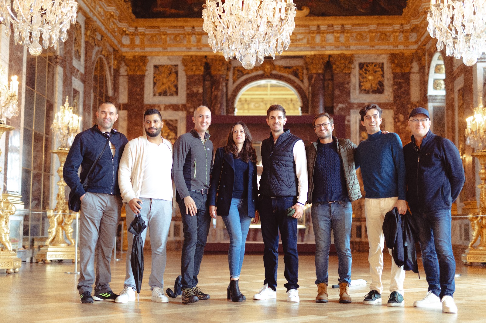 L’équipe d’experts de l’Immersion, réunie dans la Galerie des Glaces du château de Versailles