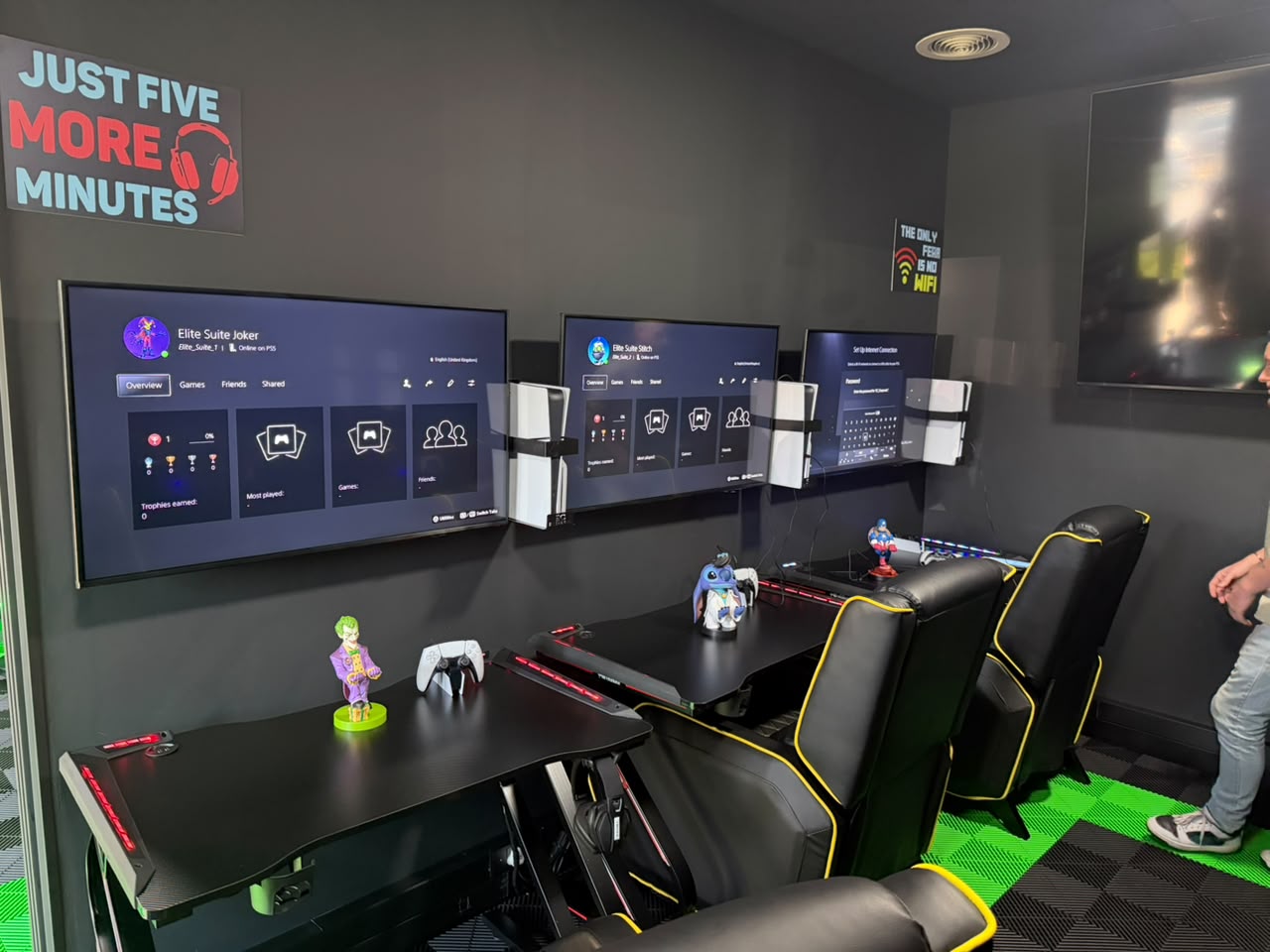 EC Elite Gaming PlayStation area