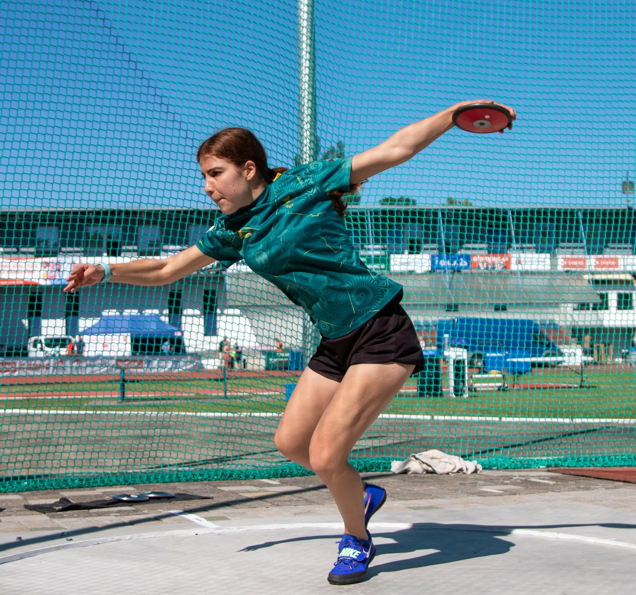 Simone Kruger competing