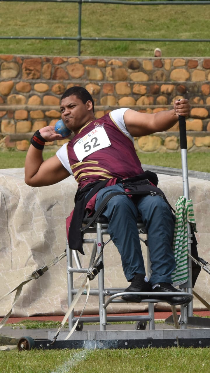 Dowayne Vallentine competing