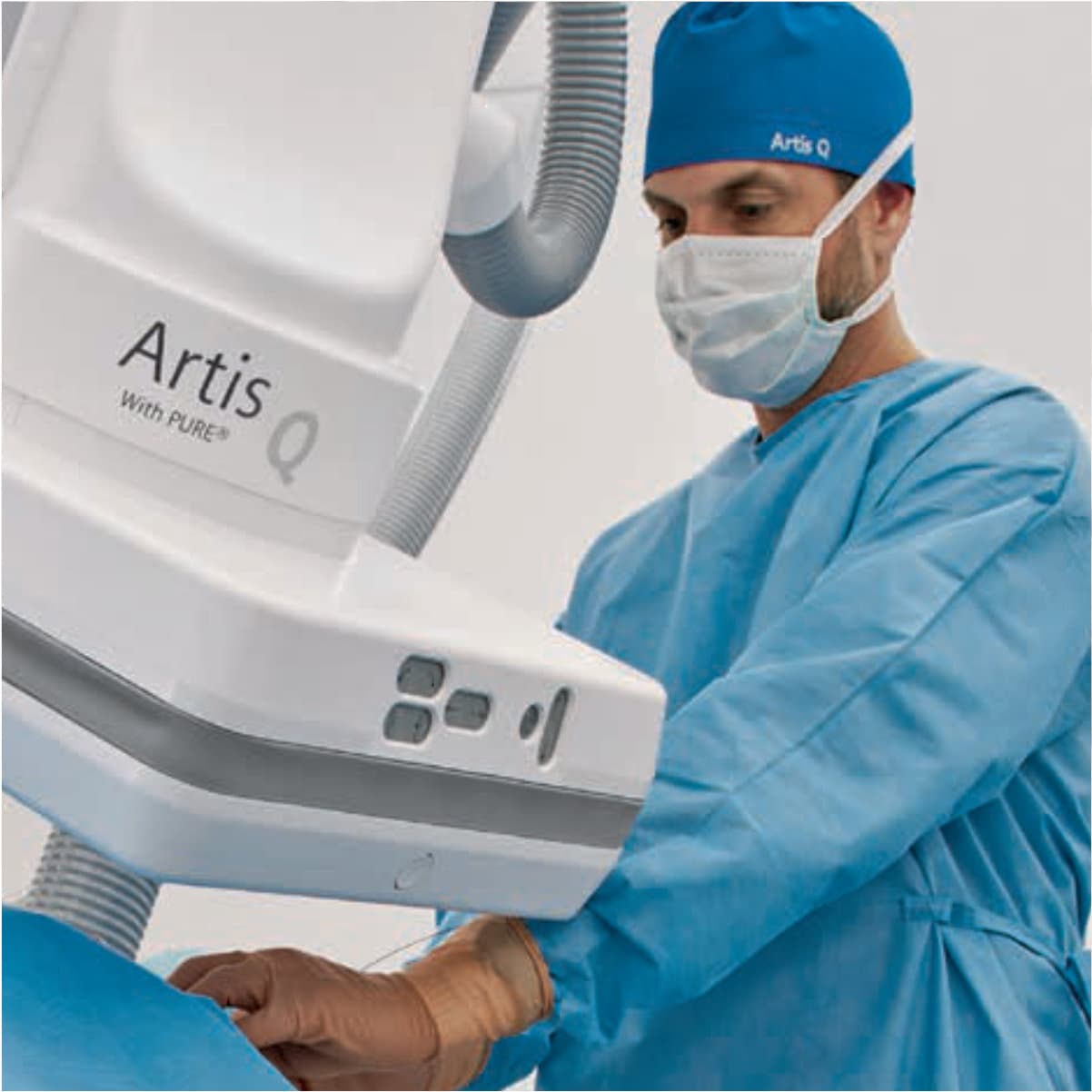 Specialist operating Siemens Artis Q