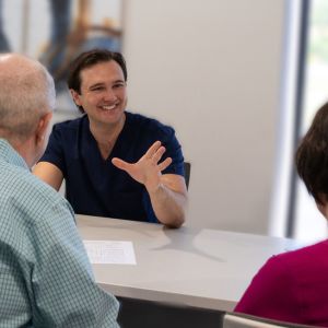 hearing specialist meeting with patients 