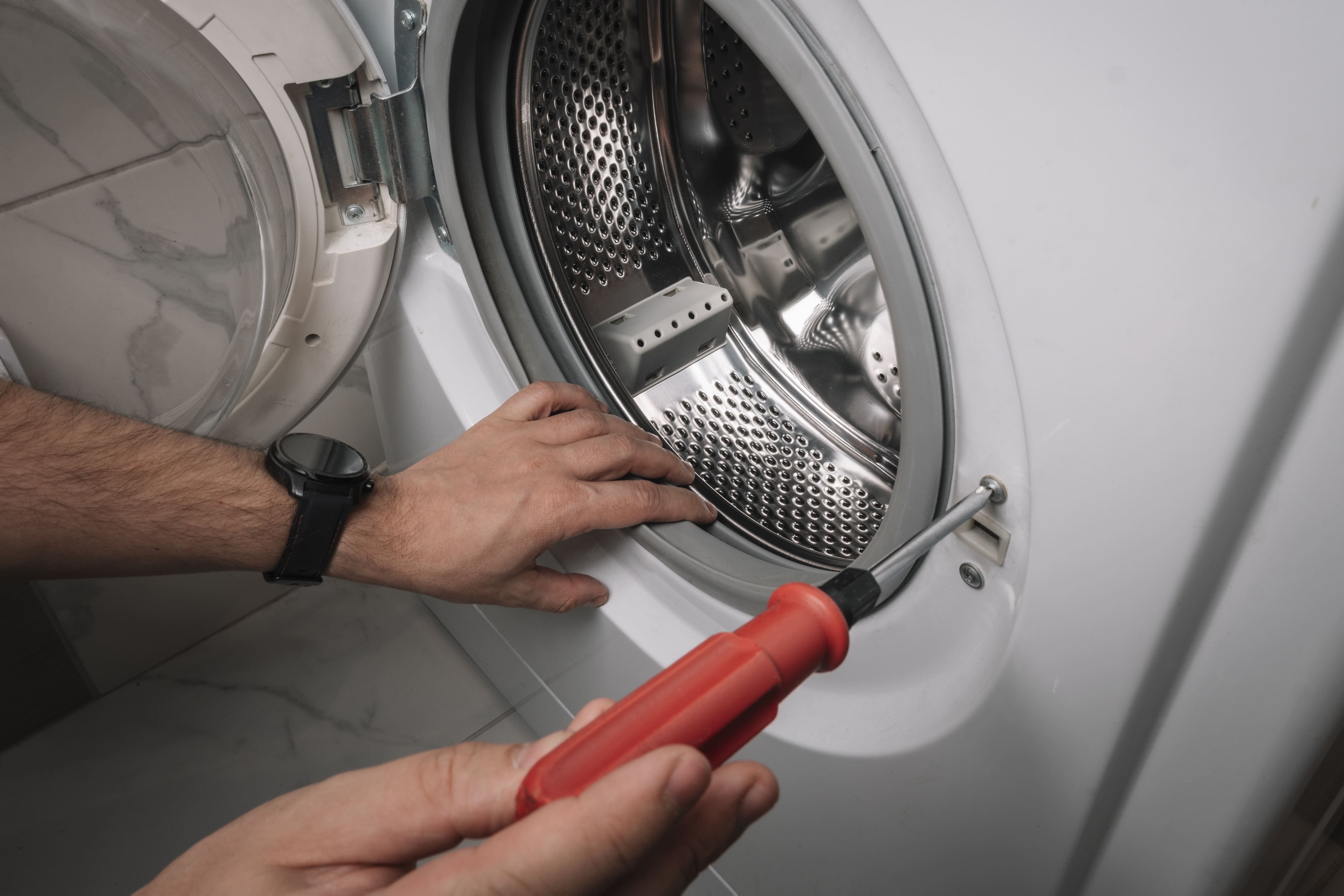 Washer dryer repair technician