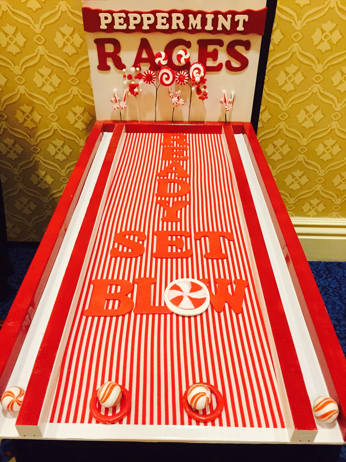 Peppermint Races candy-themed carnival game.