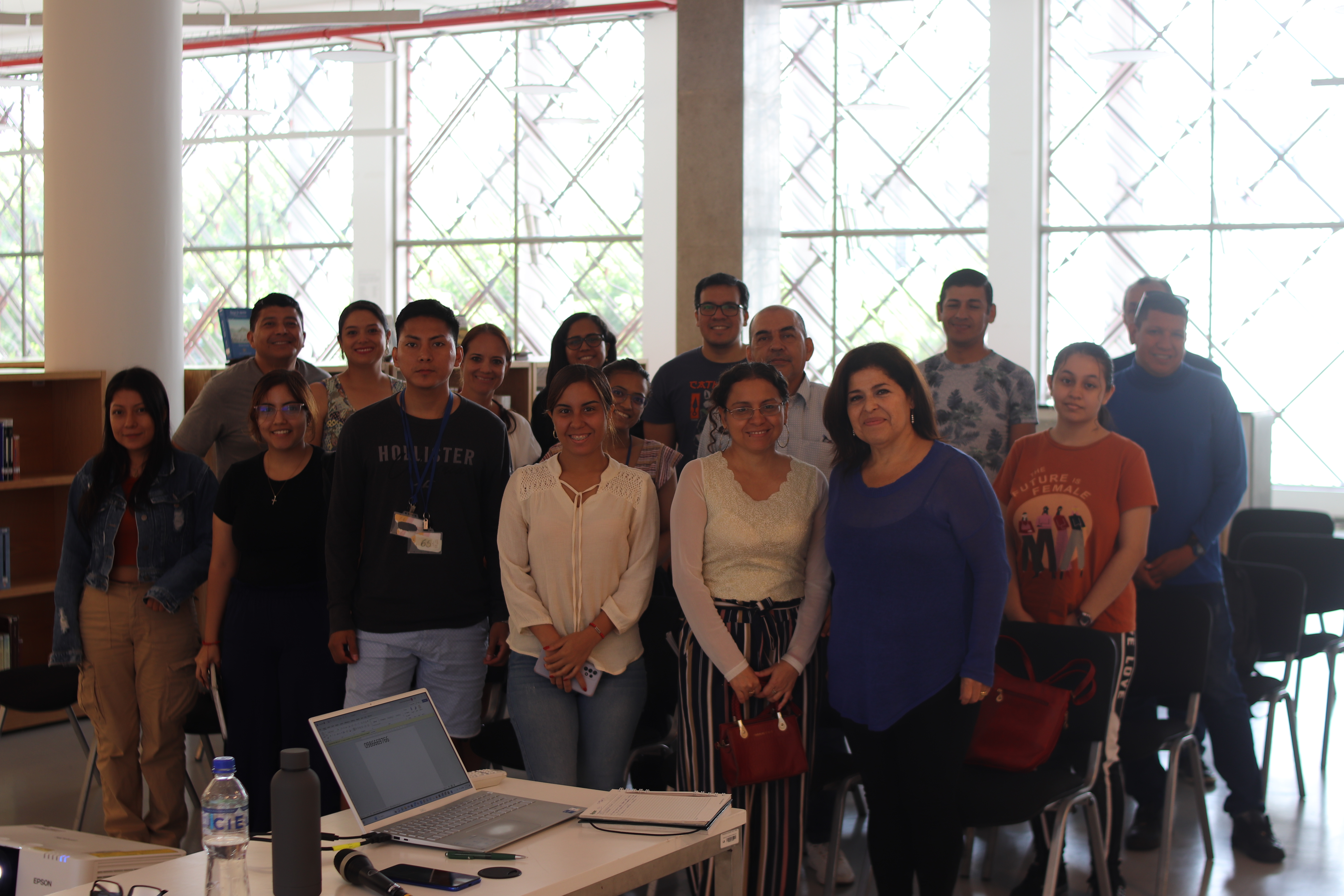 Grupo de participantes del programa FUCREEIN