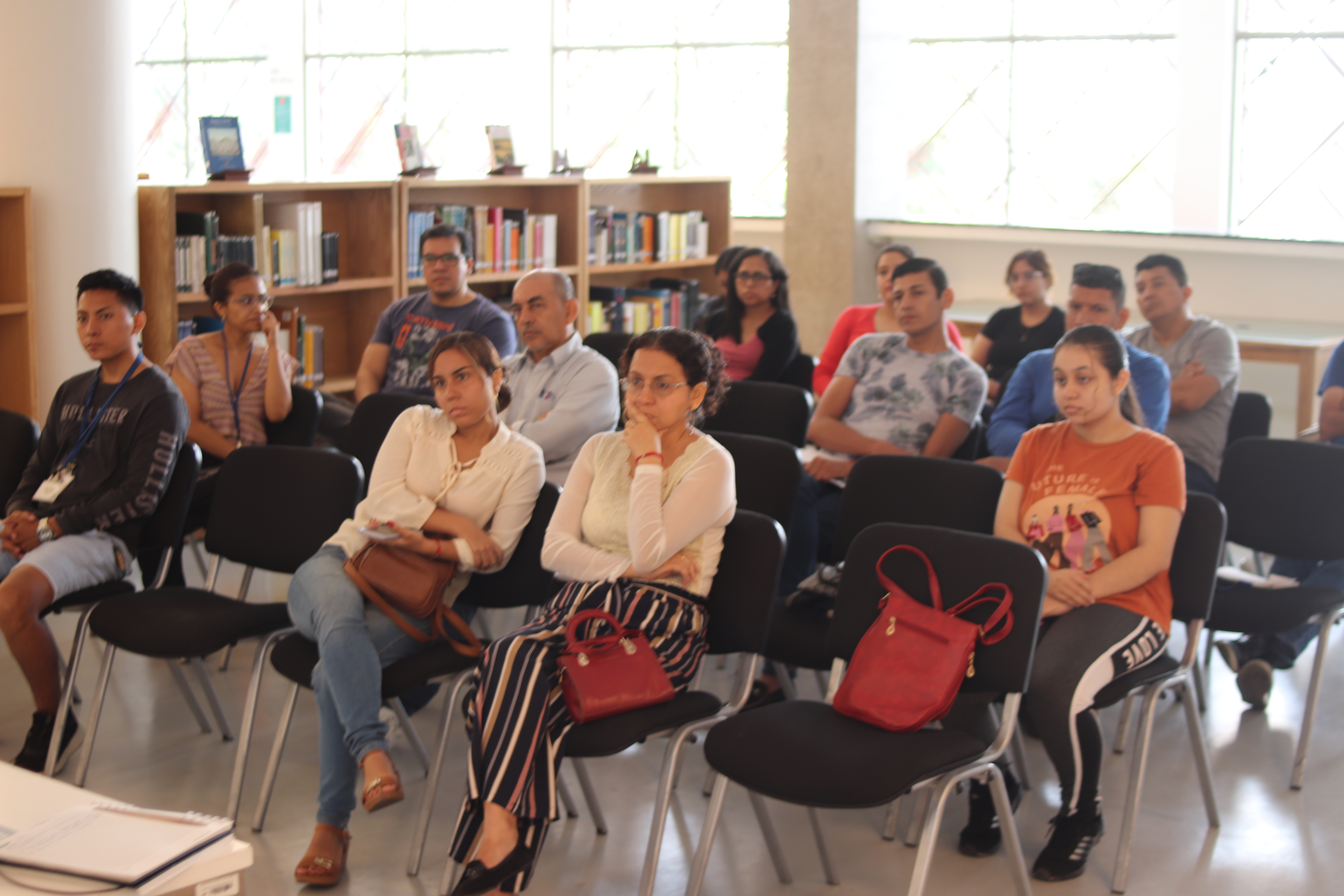 Sesión de formación en biblioteca