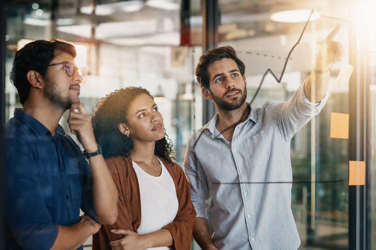 Founding team reviewing their growth numbers after a Tinova 21-day build