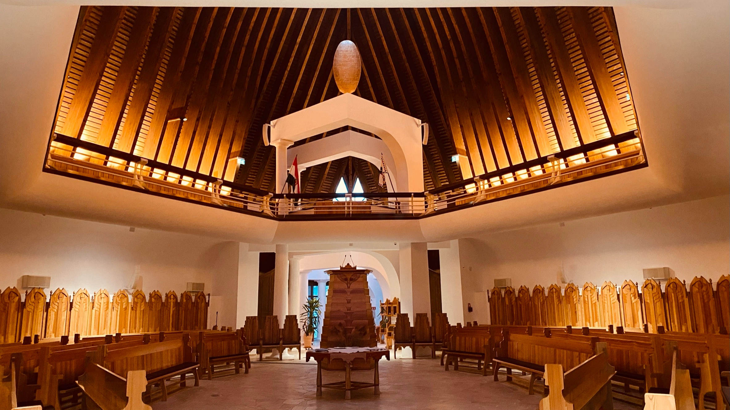 A Templom — Templombelső