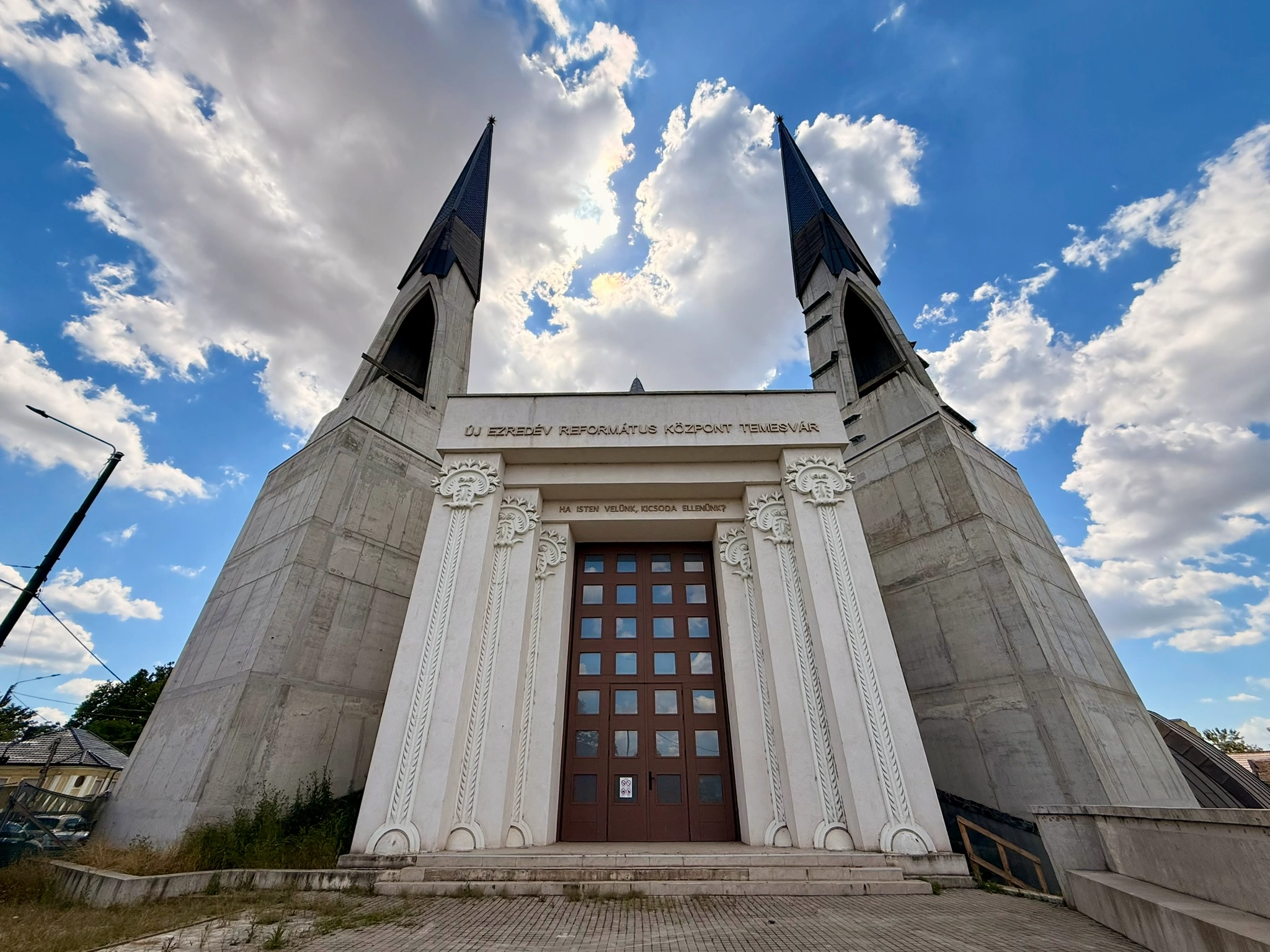 A Templom — Főhomlokzat