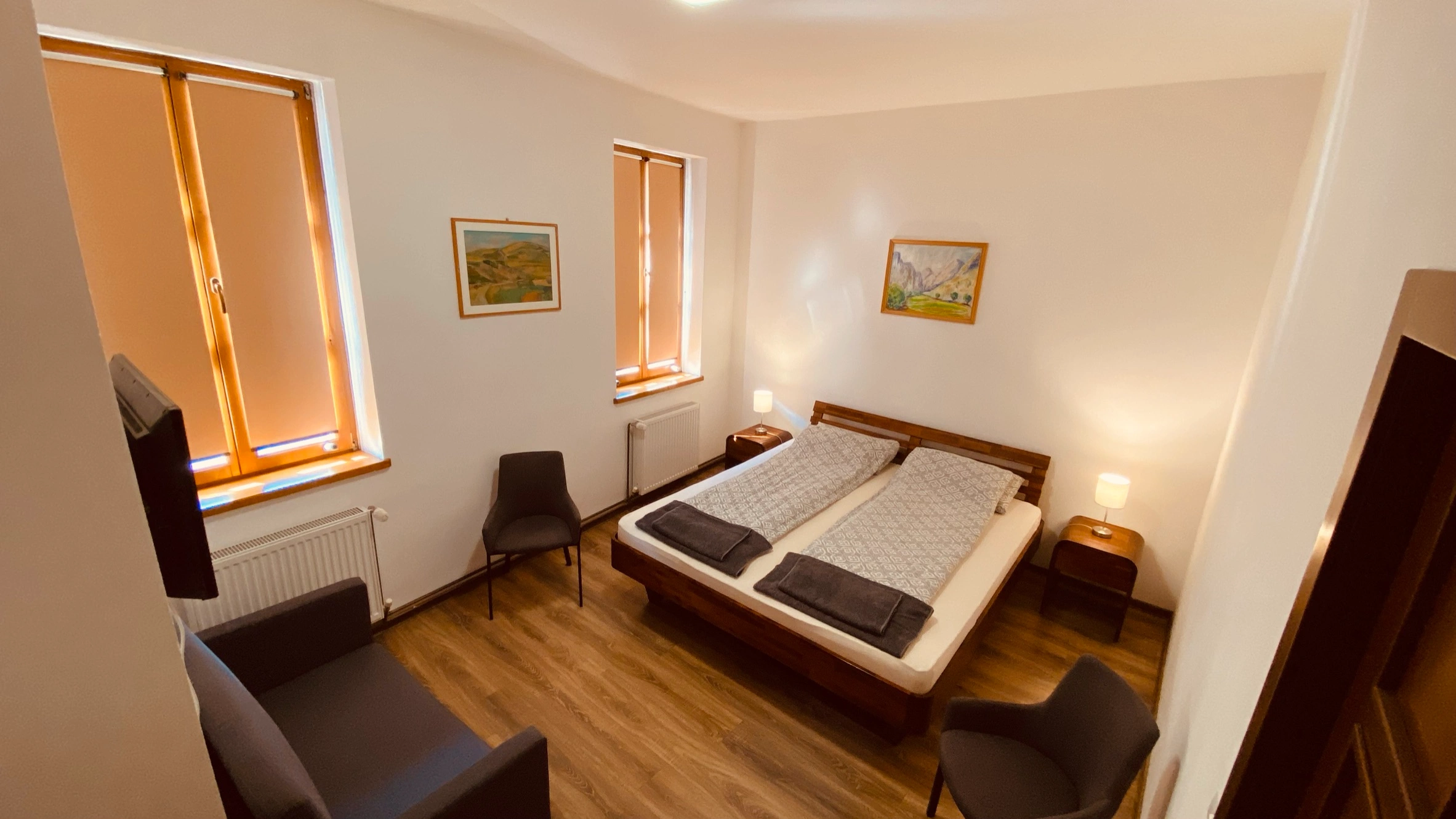 Guest room E-11