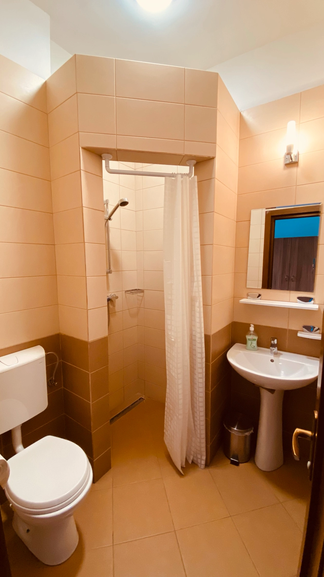 Guest room E-12