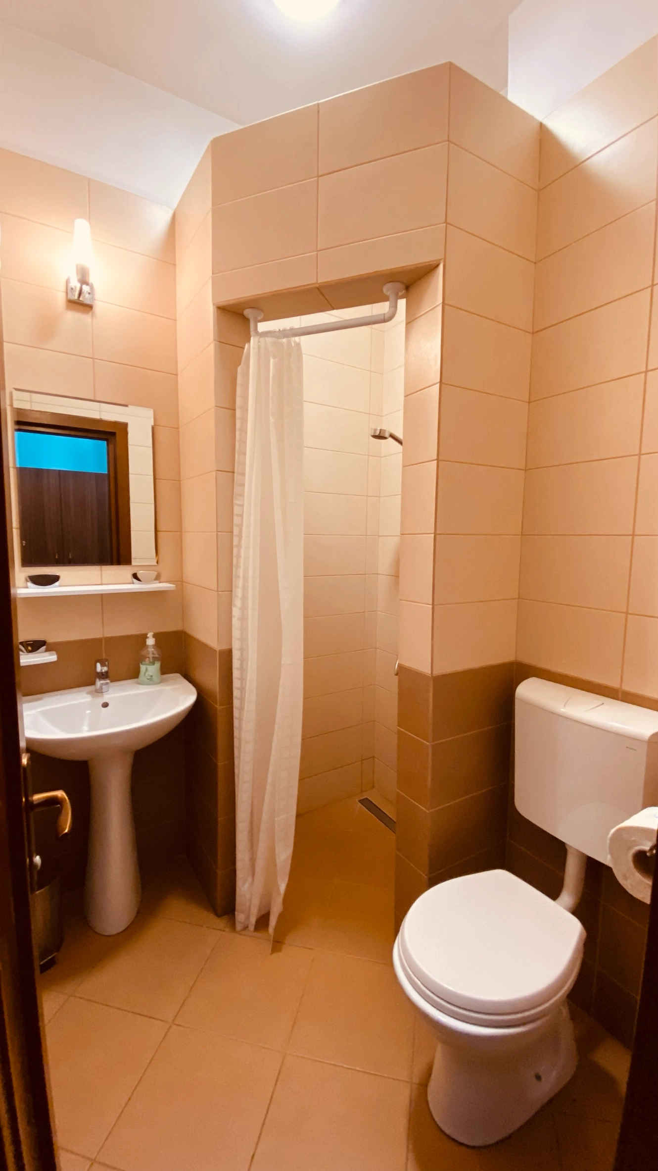 Guest room E-11