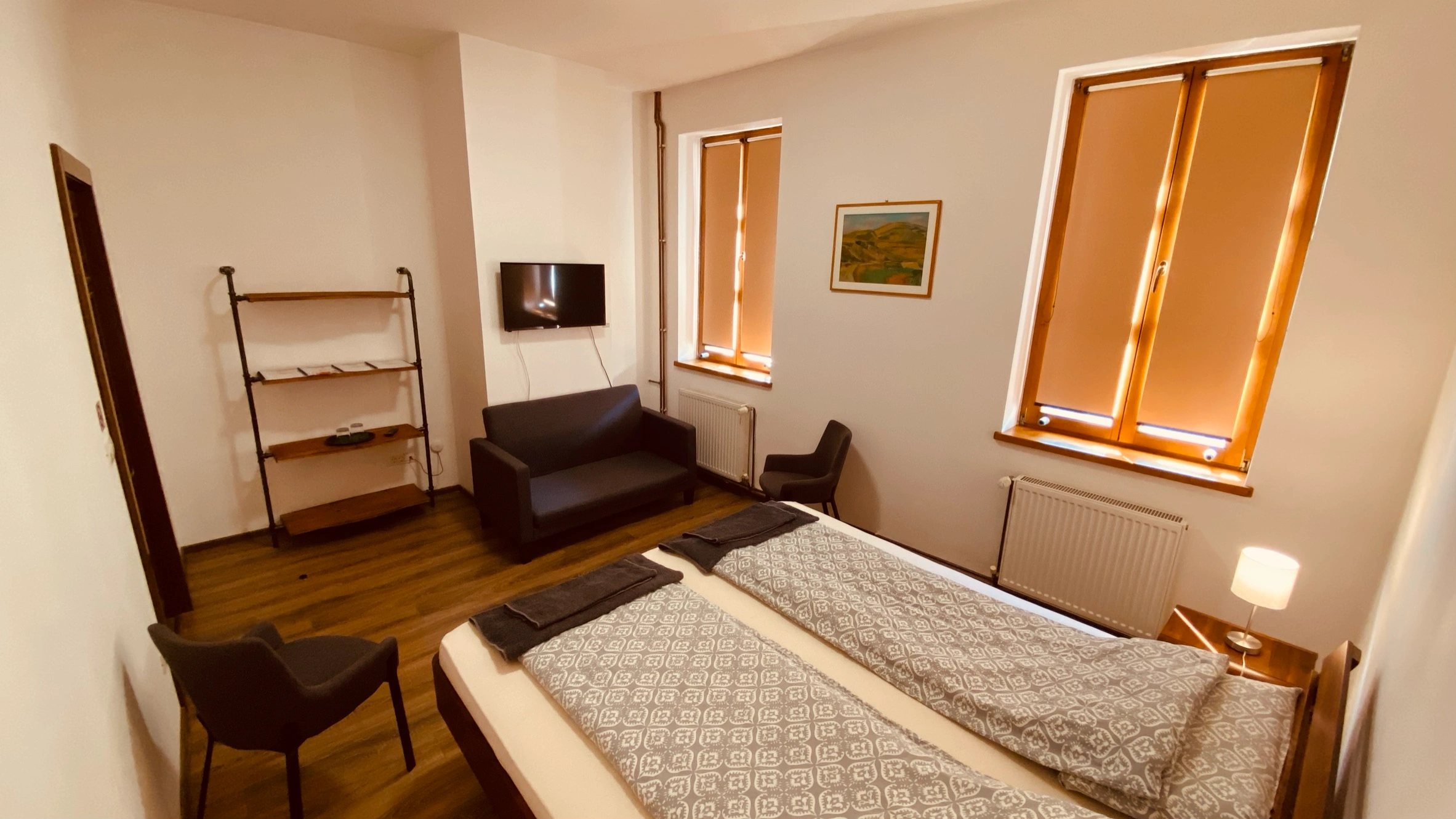 Guest room E-11