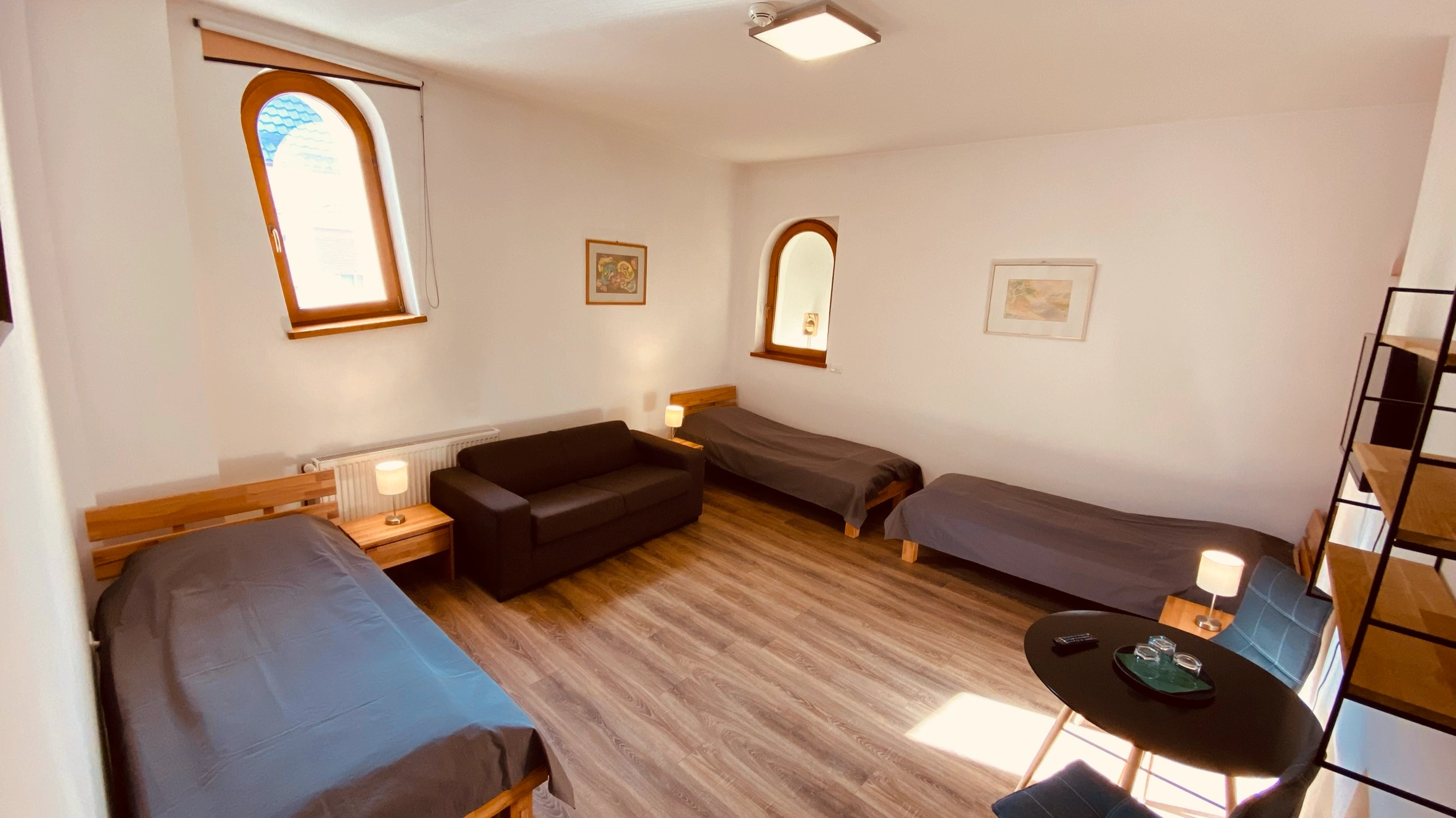 Guest room E-14