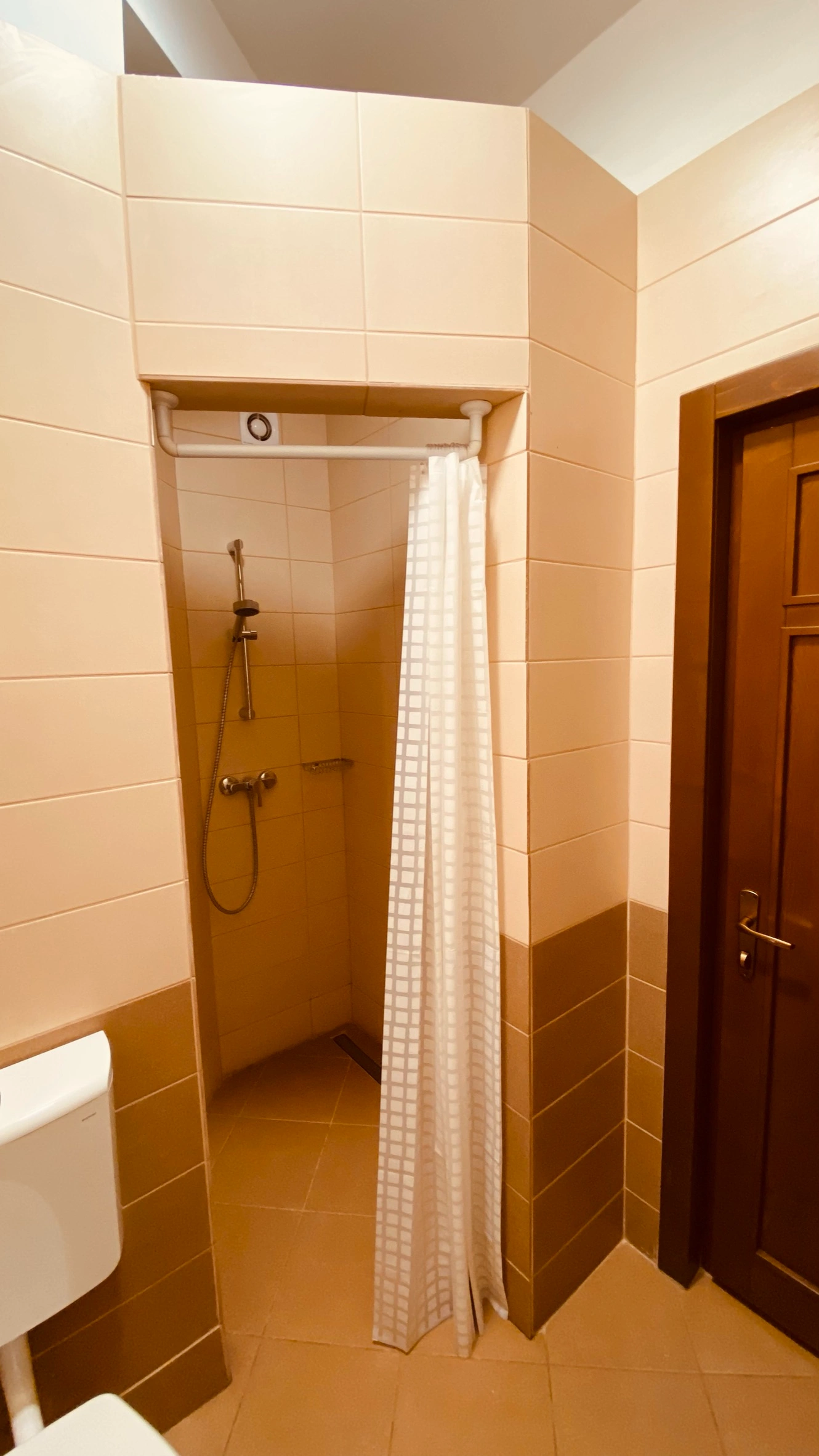 Guest room E-14