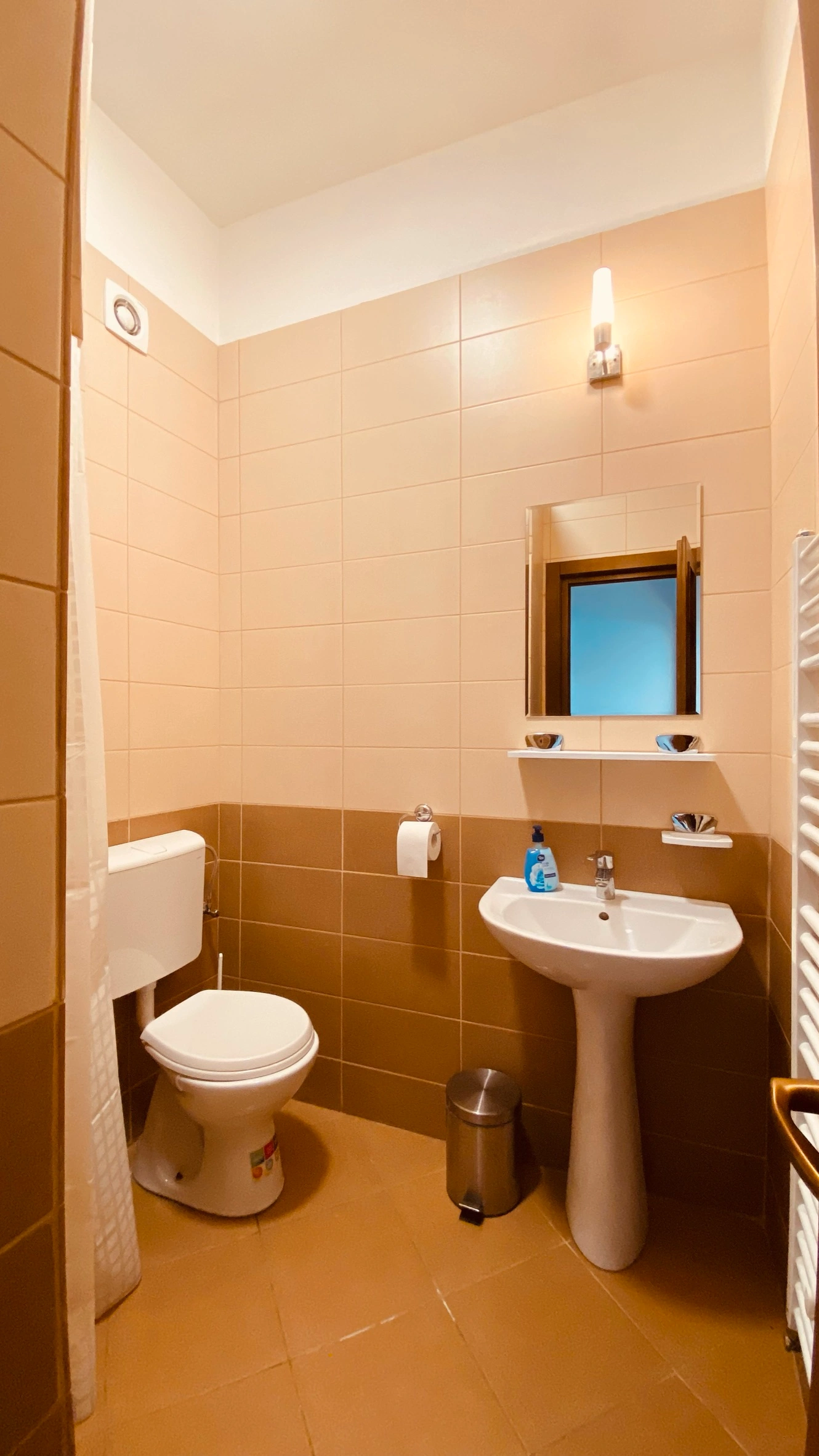 Guest room E-13