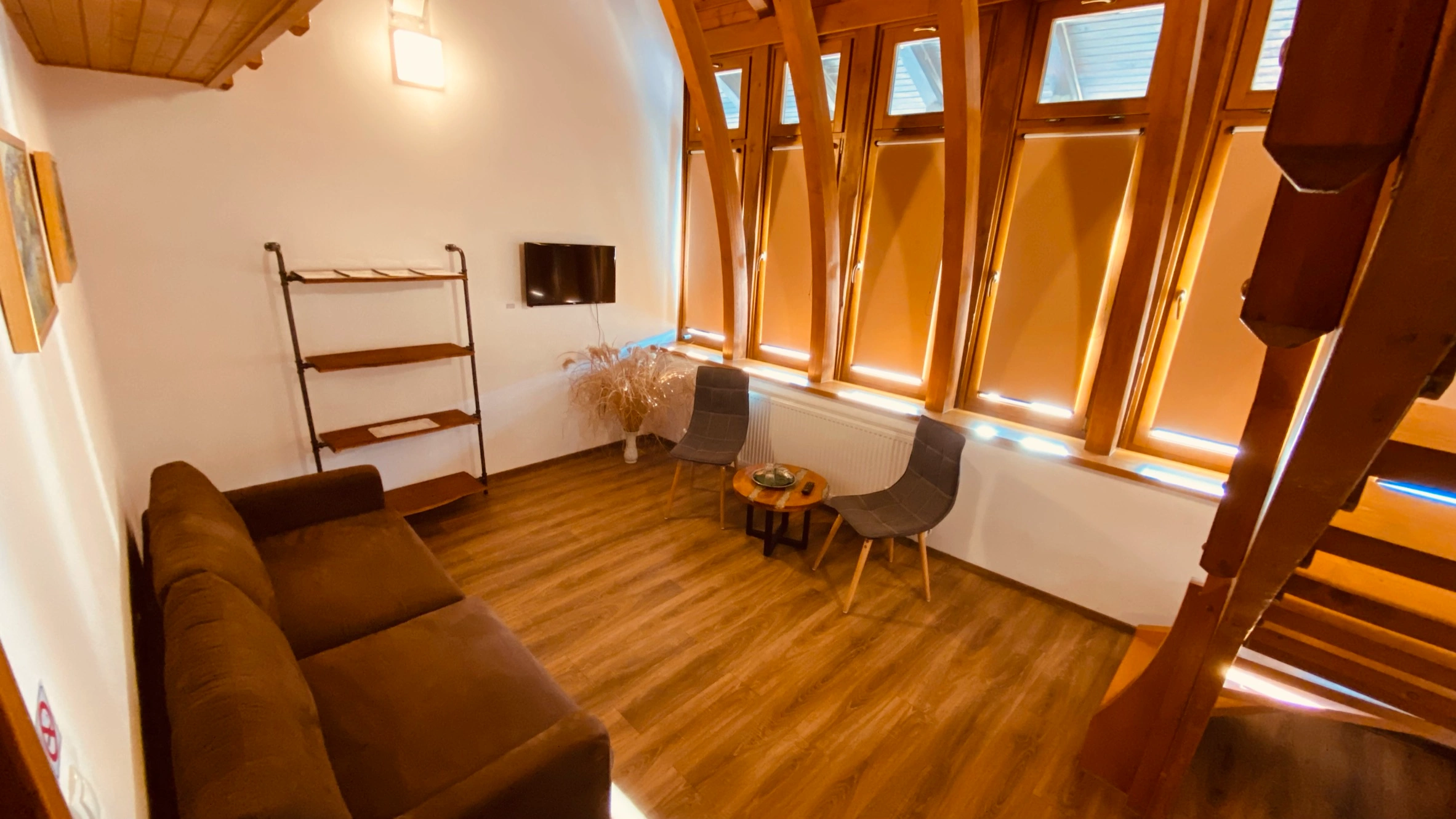 Guest room E-22