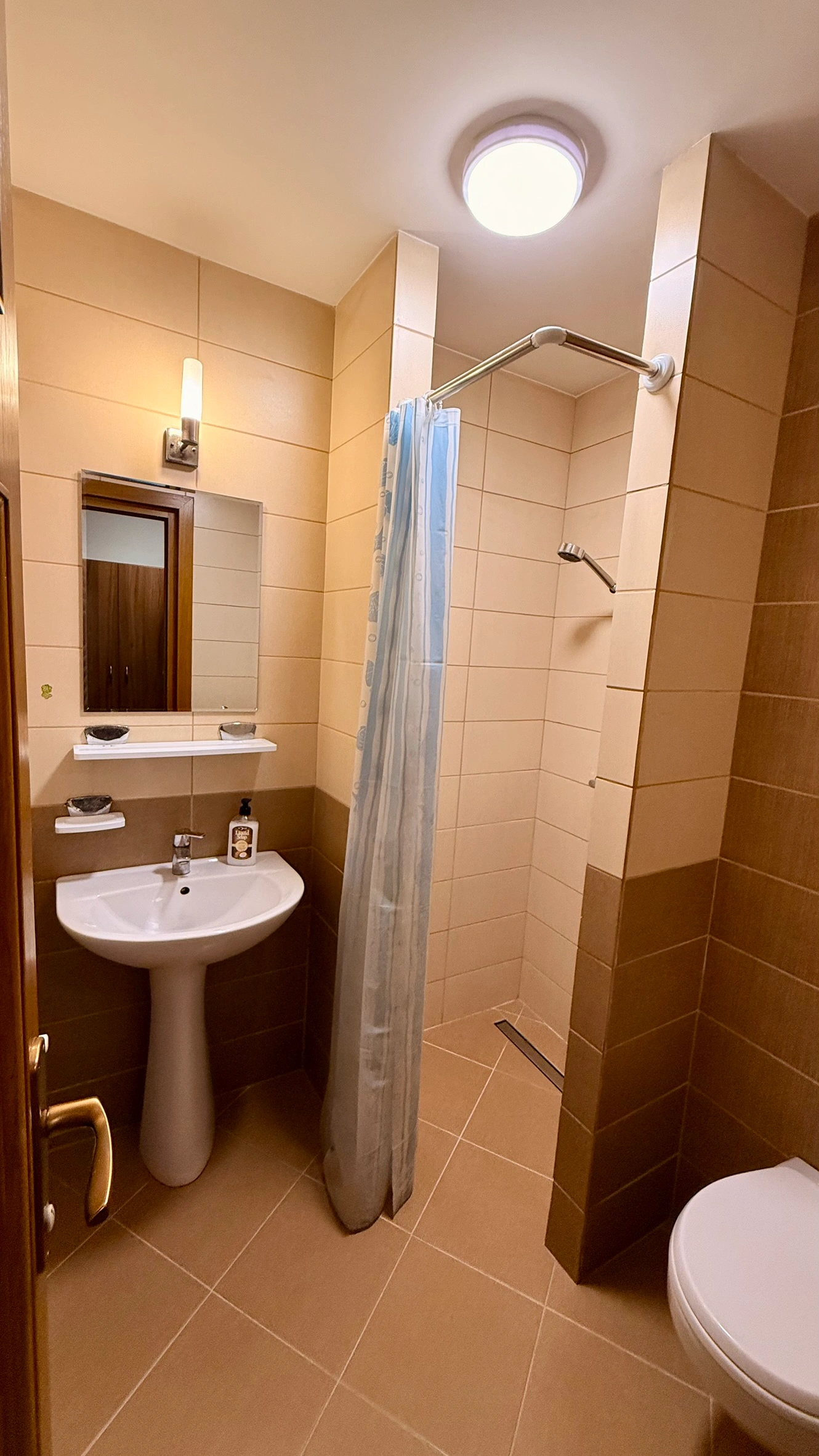 Guest room E-21