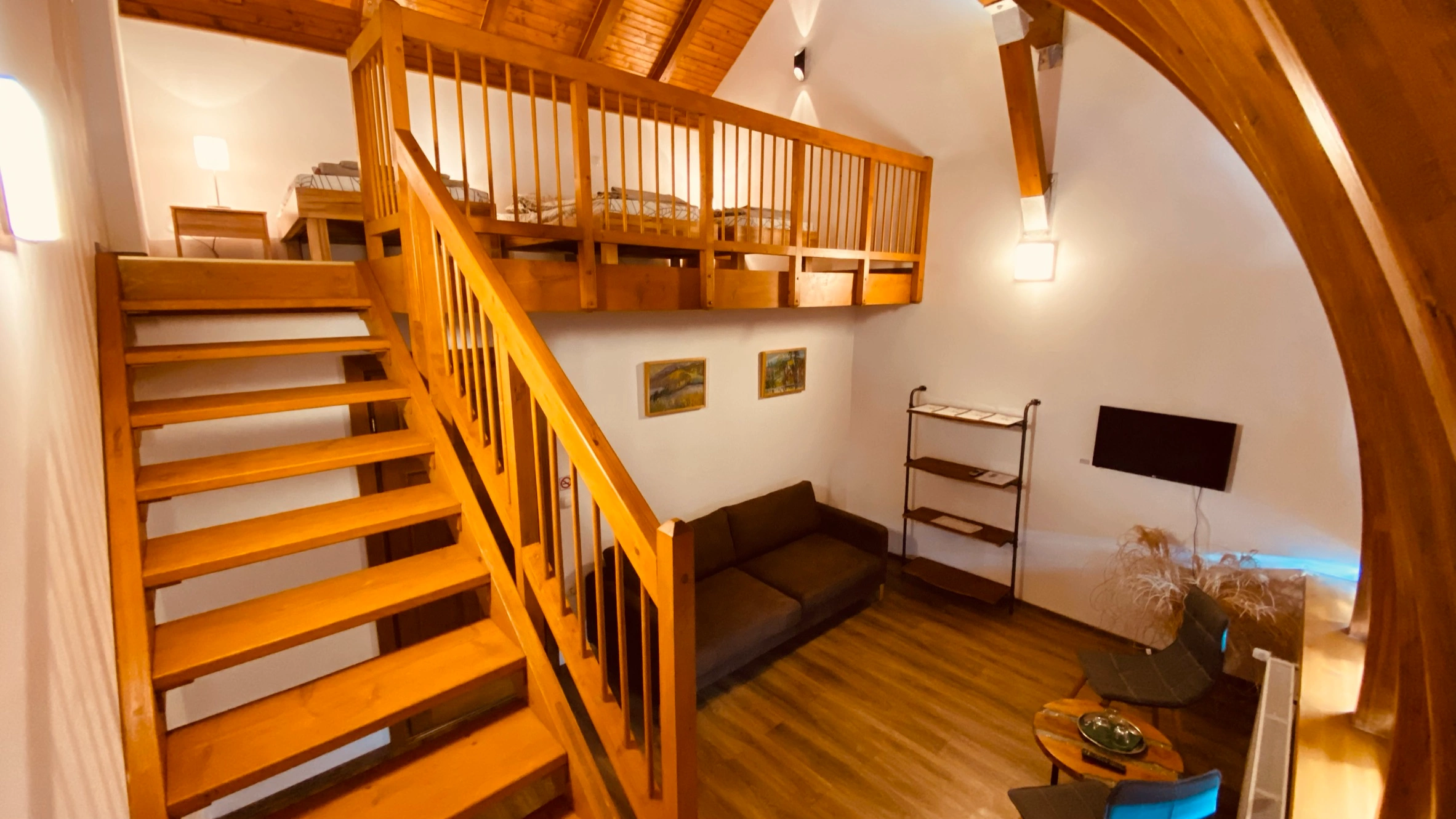 Guest room E-22