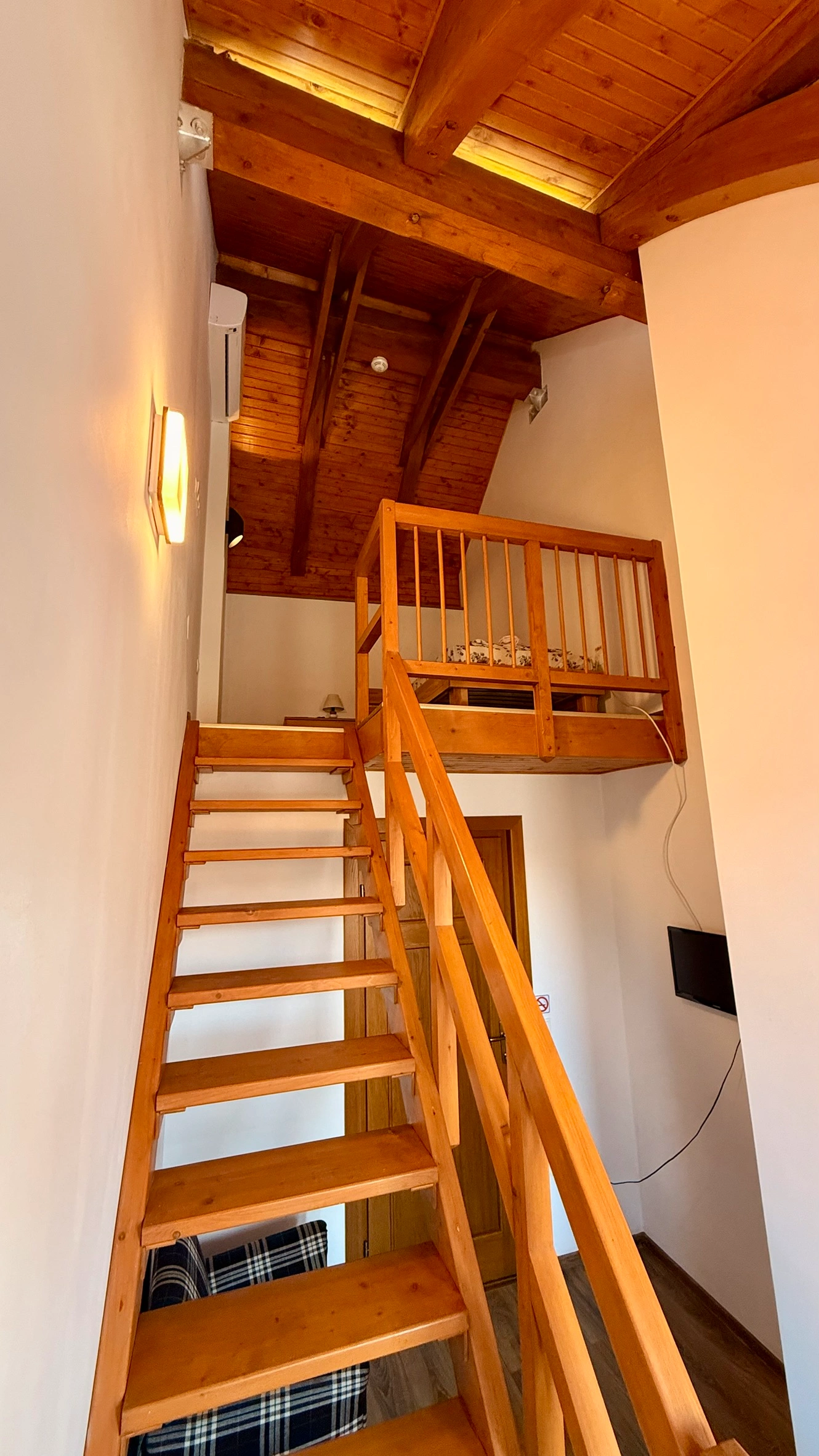 Guest room E-21