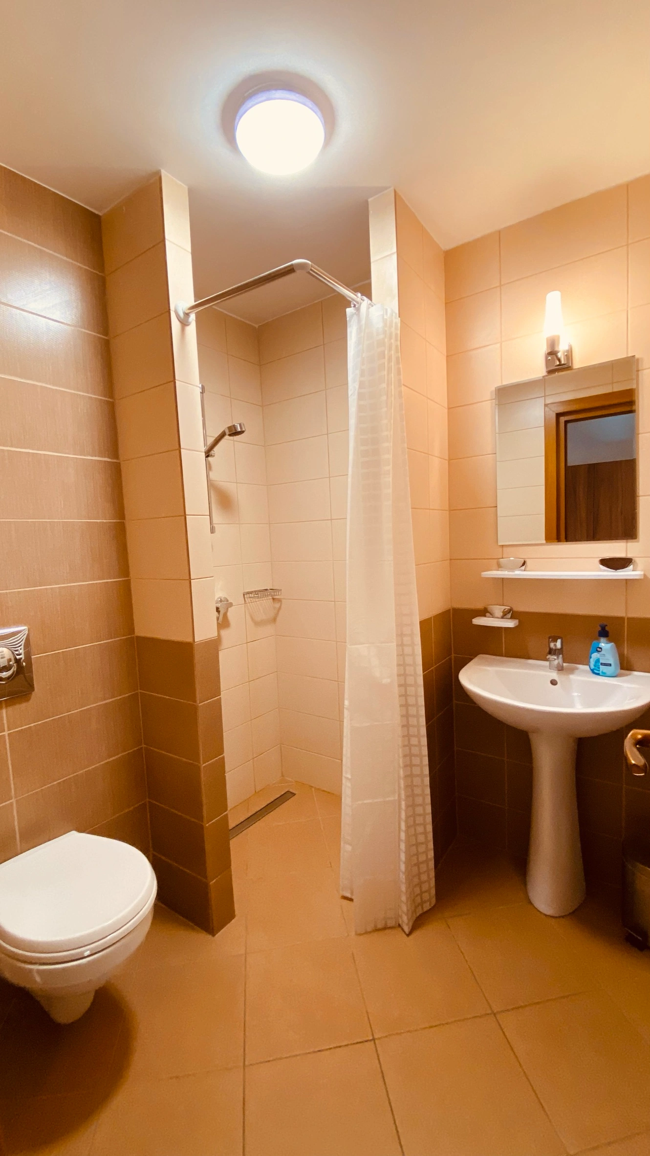 Guest room E-22