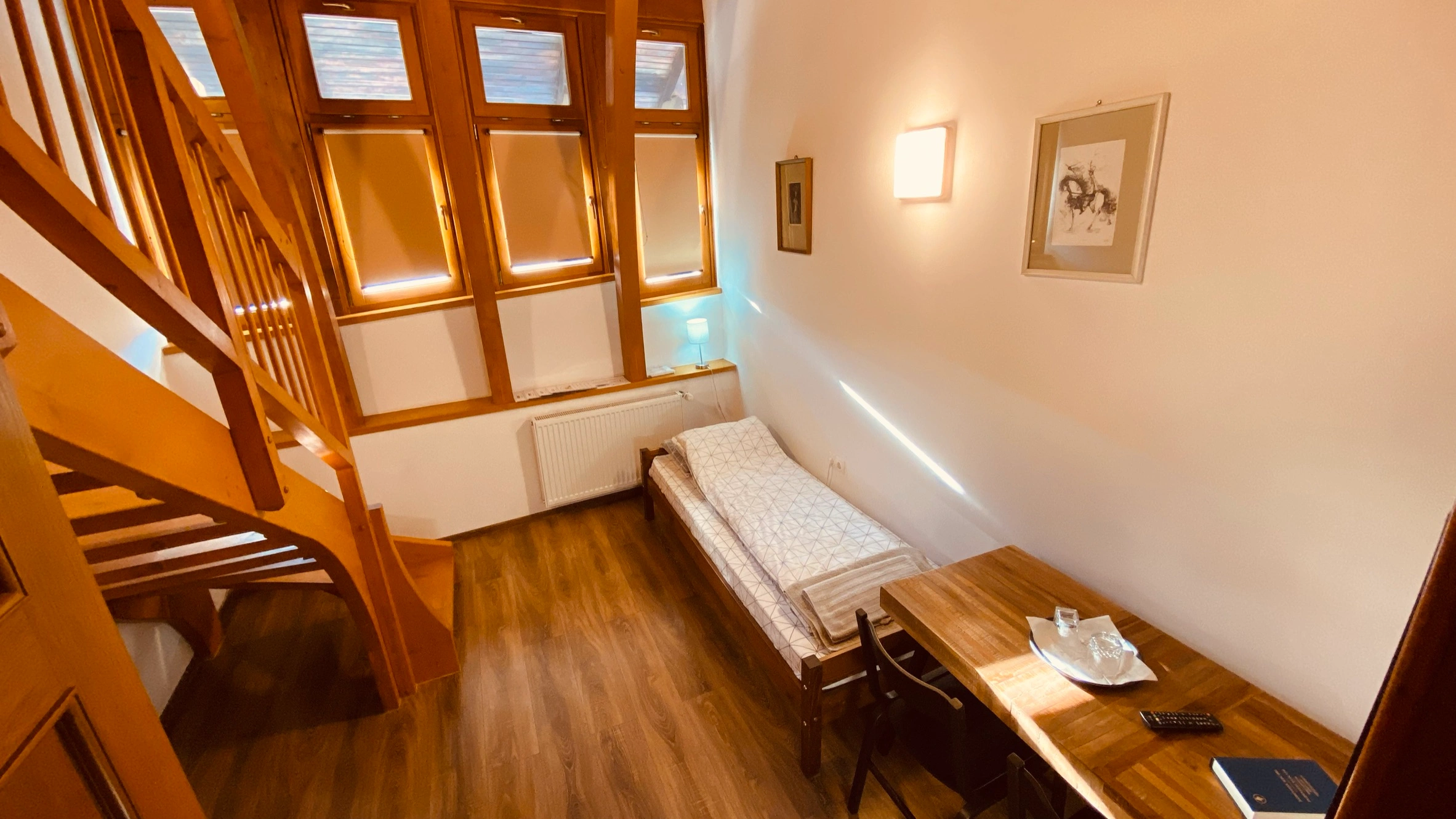 Guest room E-23