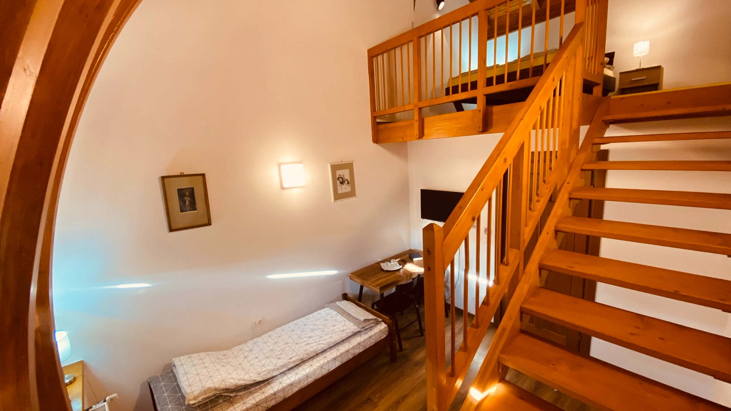 Guest room E-23
