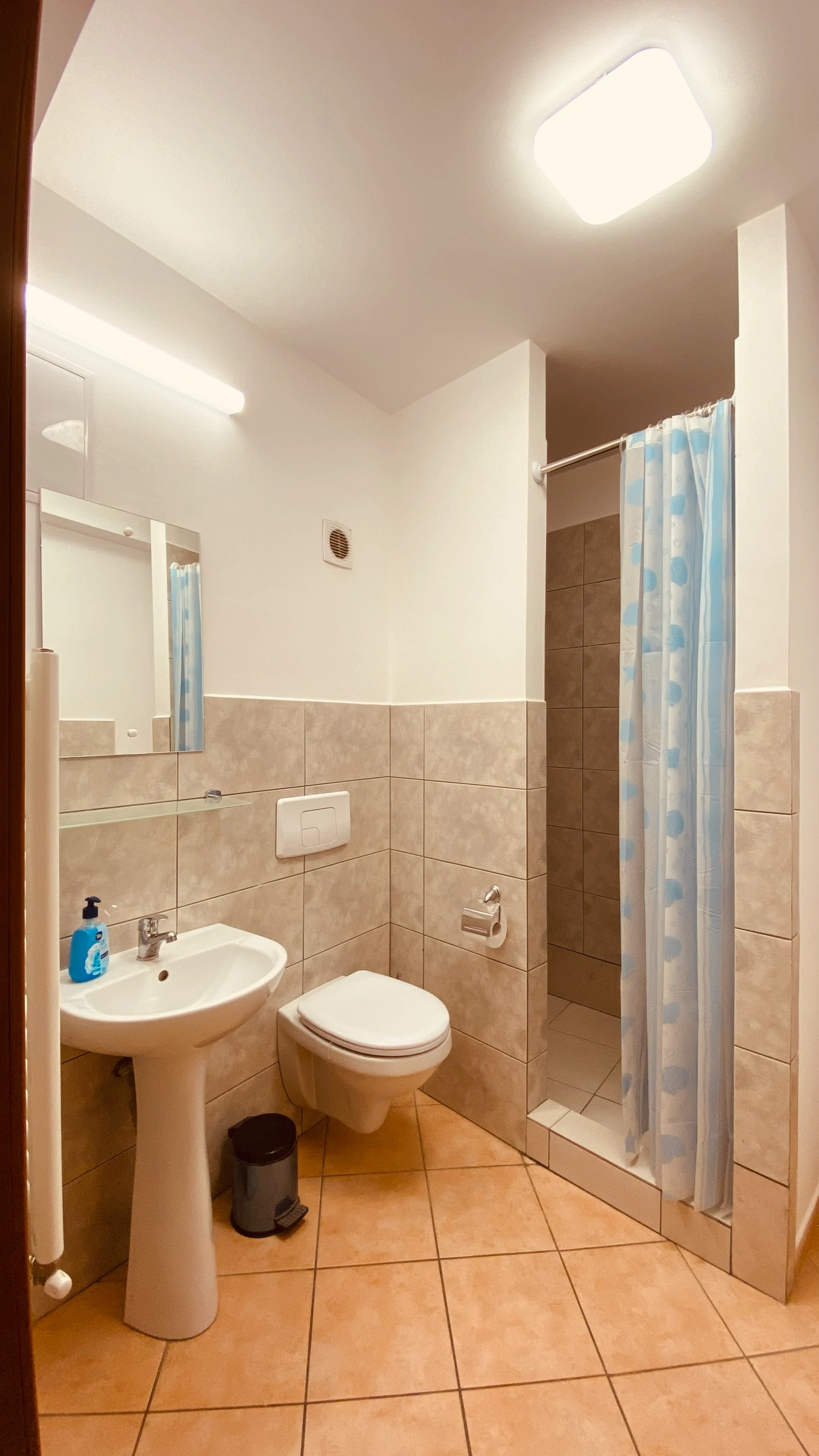 Guest room F-22