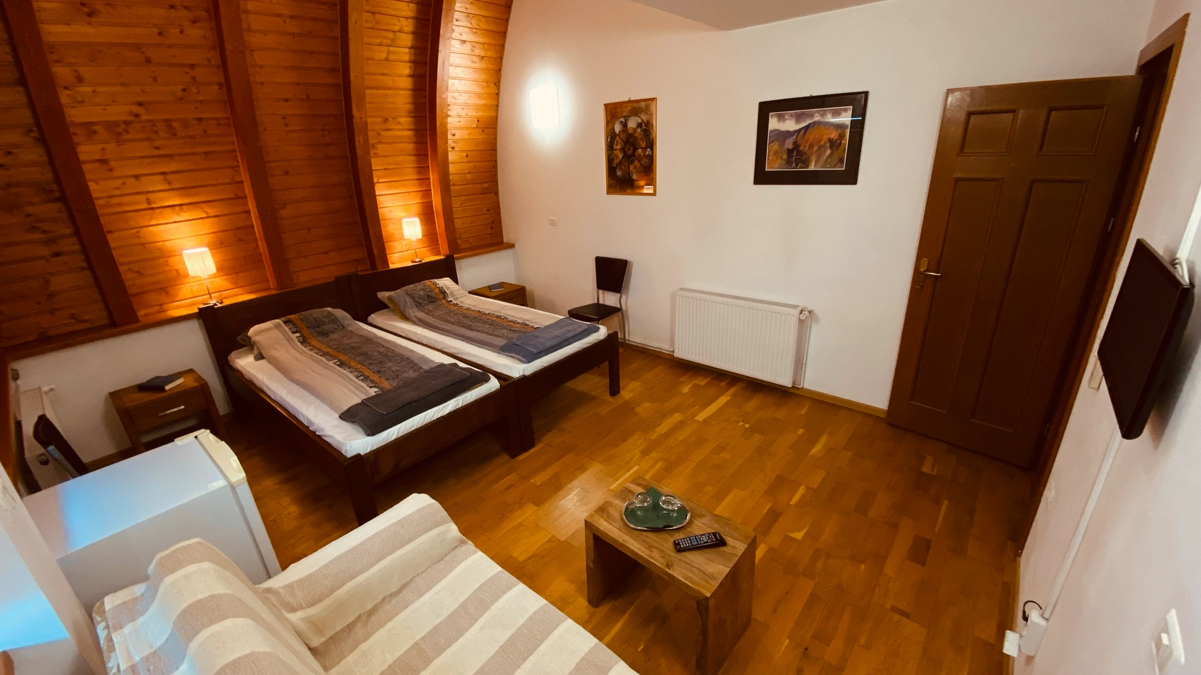 Guest room F-25