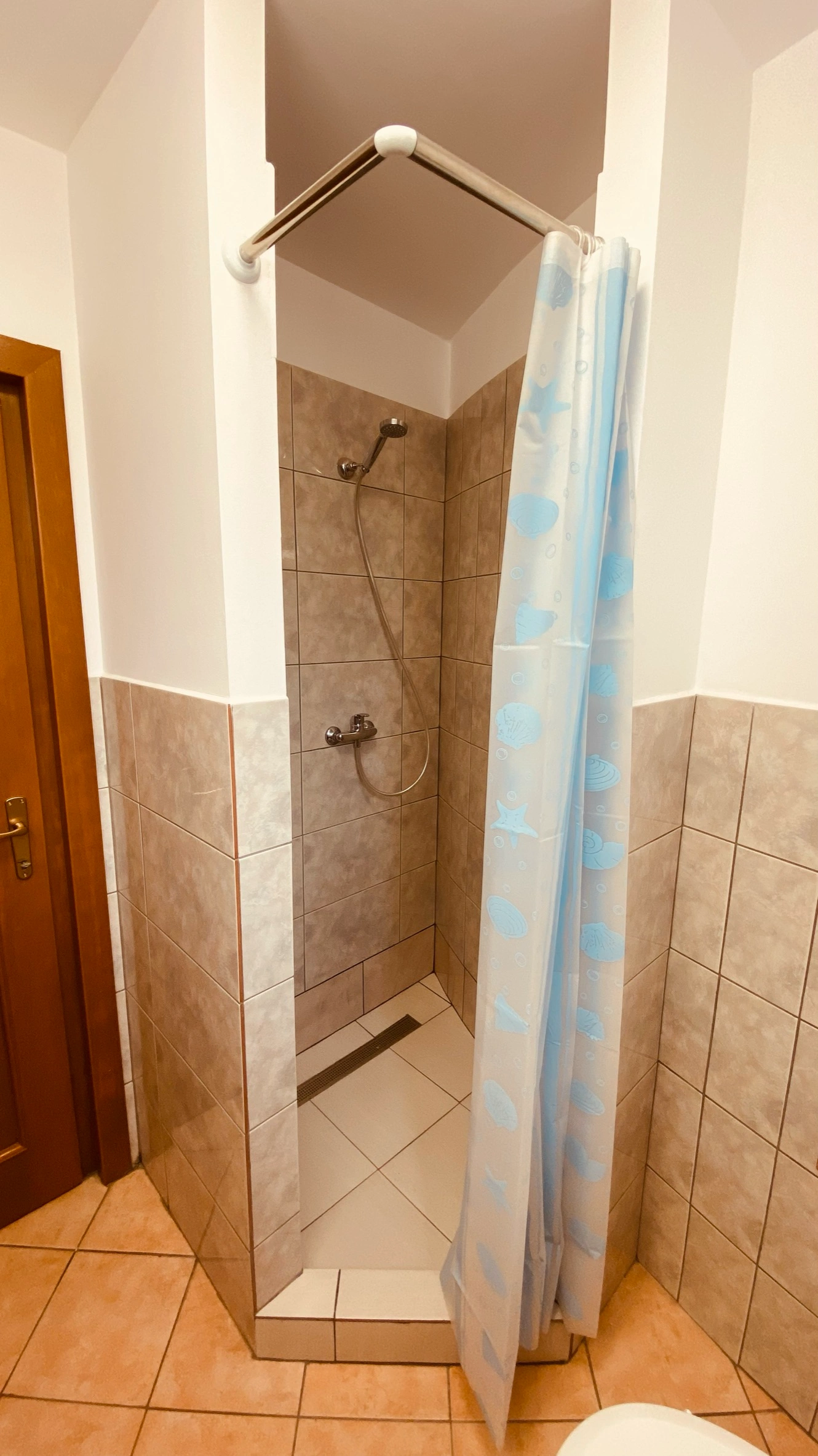 Guest room F-25