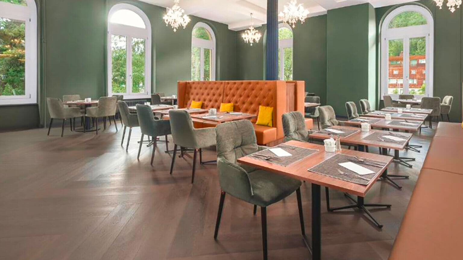 revêtement restaurant Angers | sol design restaurant Angers | décoration restaurant Angers | sol vinyle Angers | panneau acoustique Angers | revêtement professionnel Angers | sol durable Angers | aménagement restaurant Angers