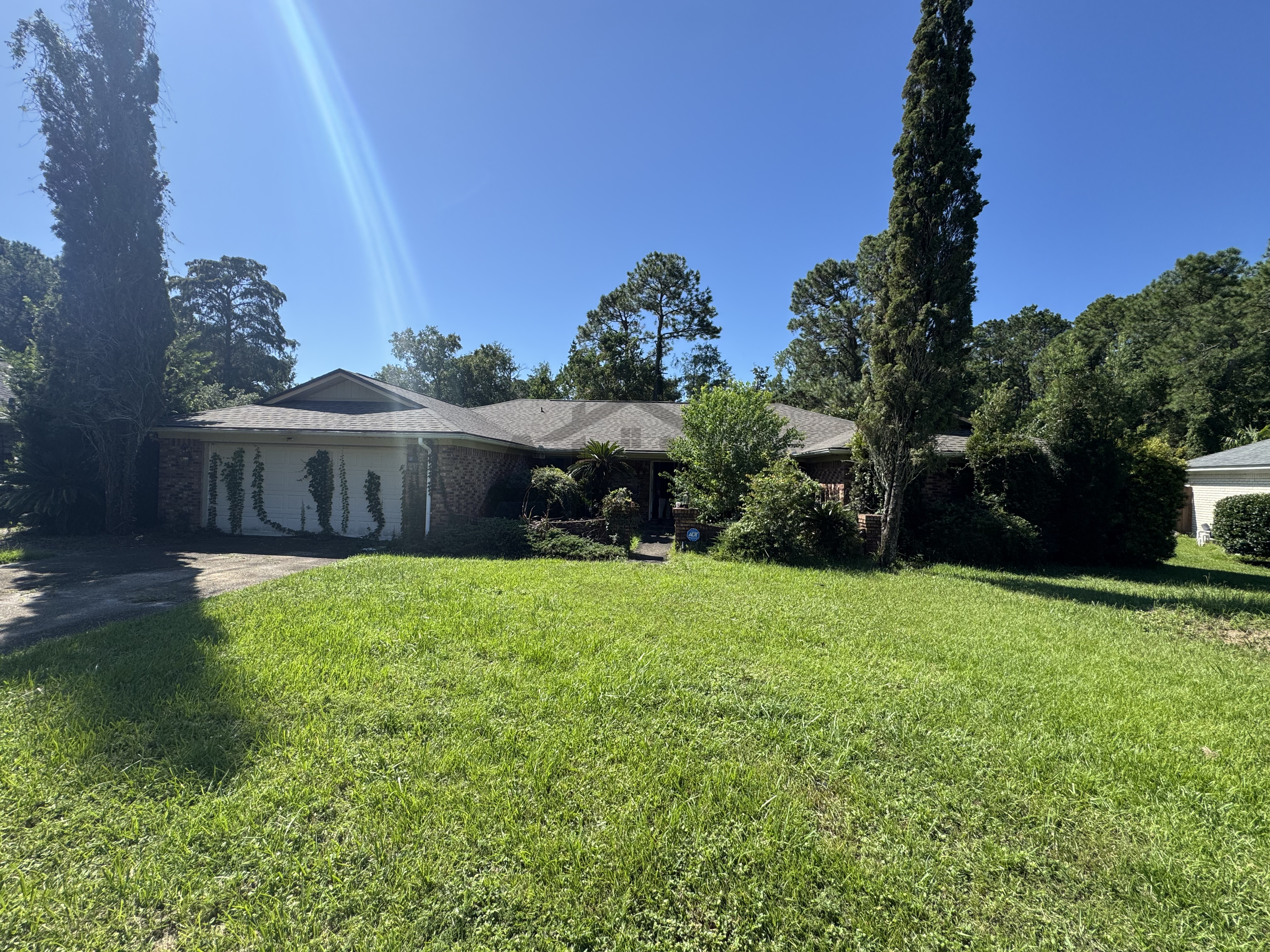 LARGE 4/2/2 BRICK POOL HOME!! ROOF 2022!