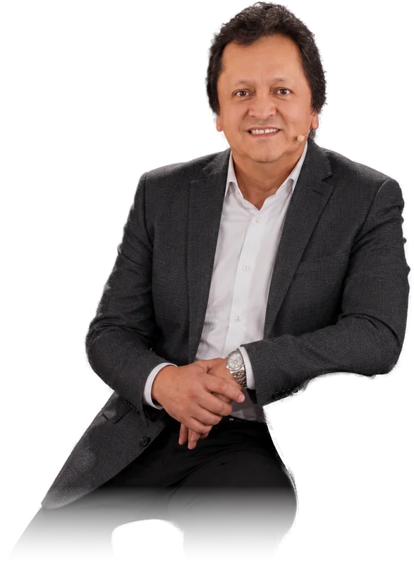 Juan Carlos Barrios, ponente de la Cumbre de Líderes, en retrato de cuerpo medio.