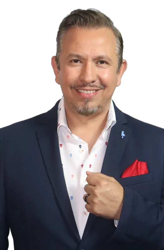 René Mantecón, ponente de la Cumbre de Líderes, en retrato de cuerpo medio.