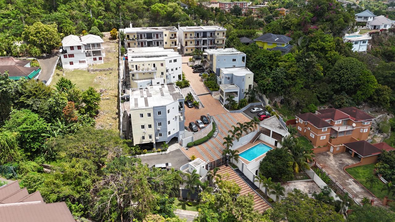 2BR in Stirling Castle and Forest Hills, Red Hills, St. Andrew — photo 2