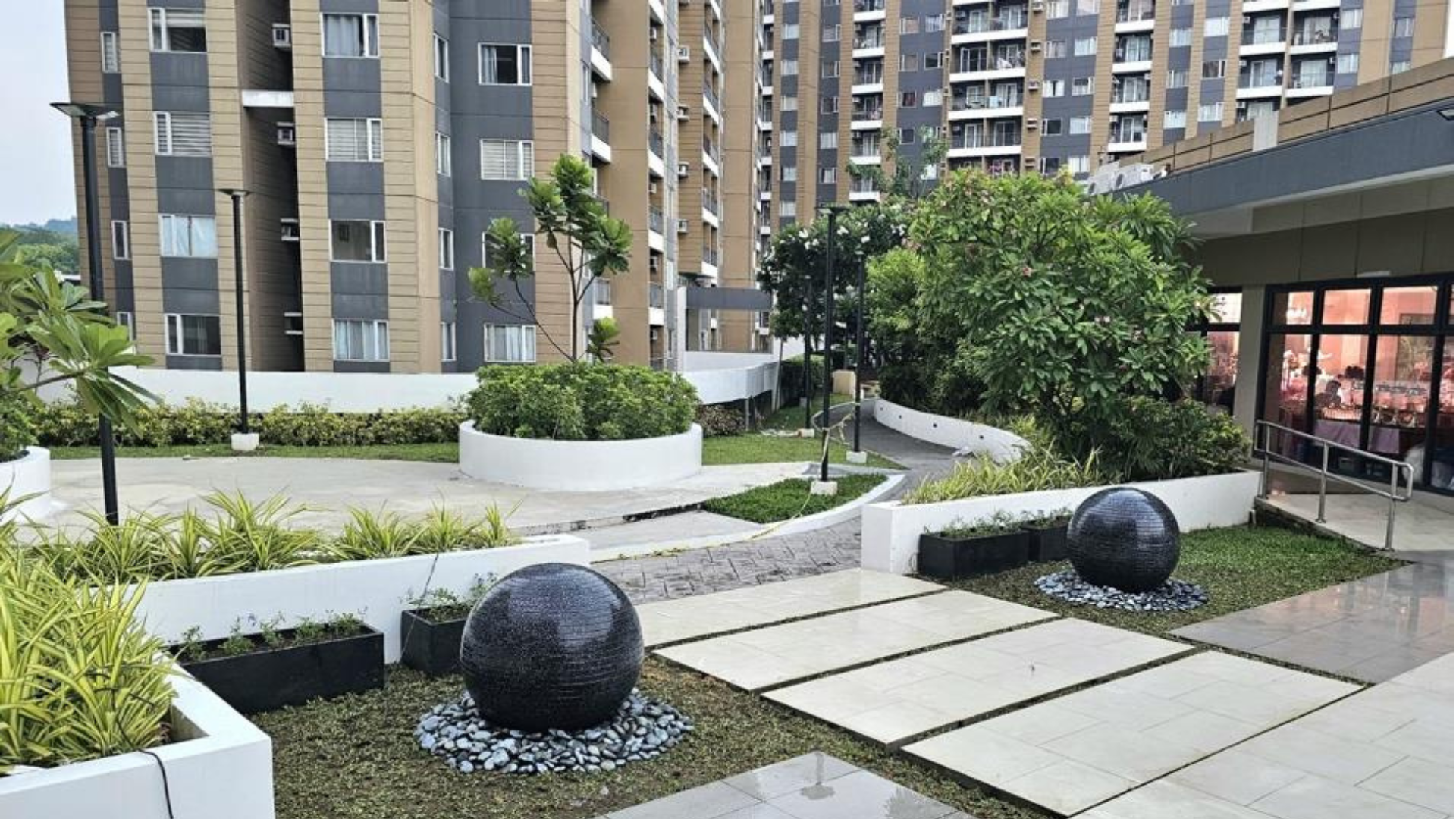  Full Garden Landscape