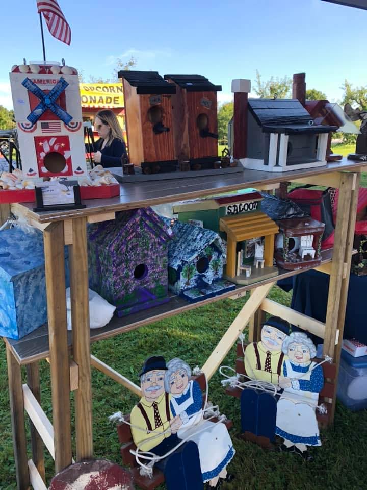 Holiday Woodcrafts Ware