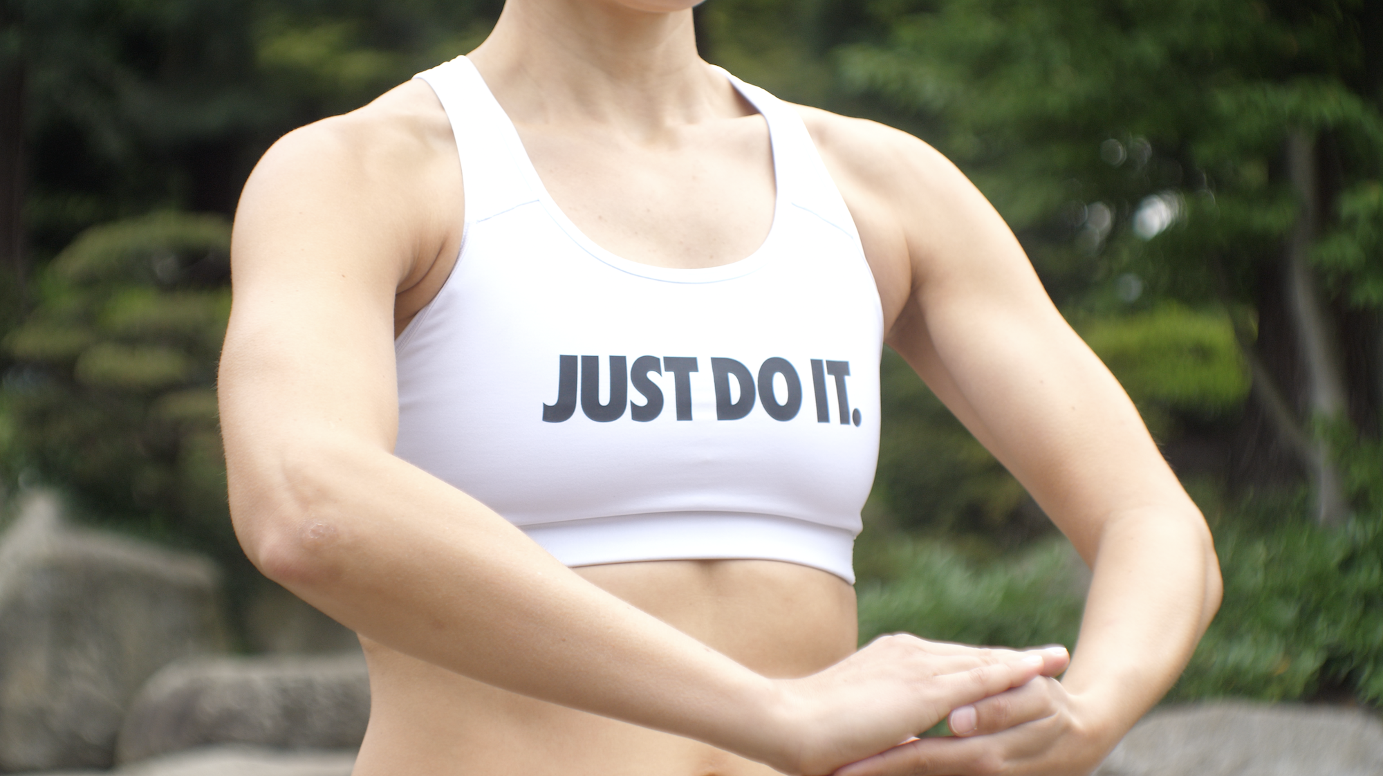 Diana in einer Qigong Pose